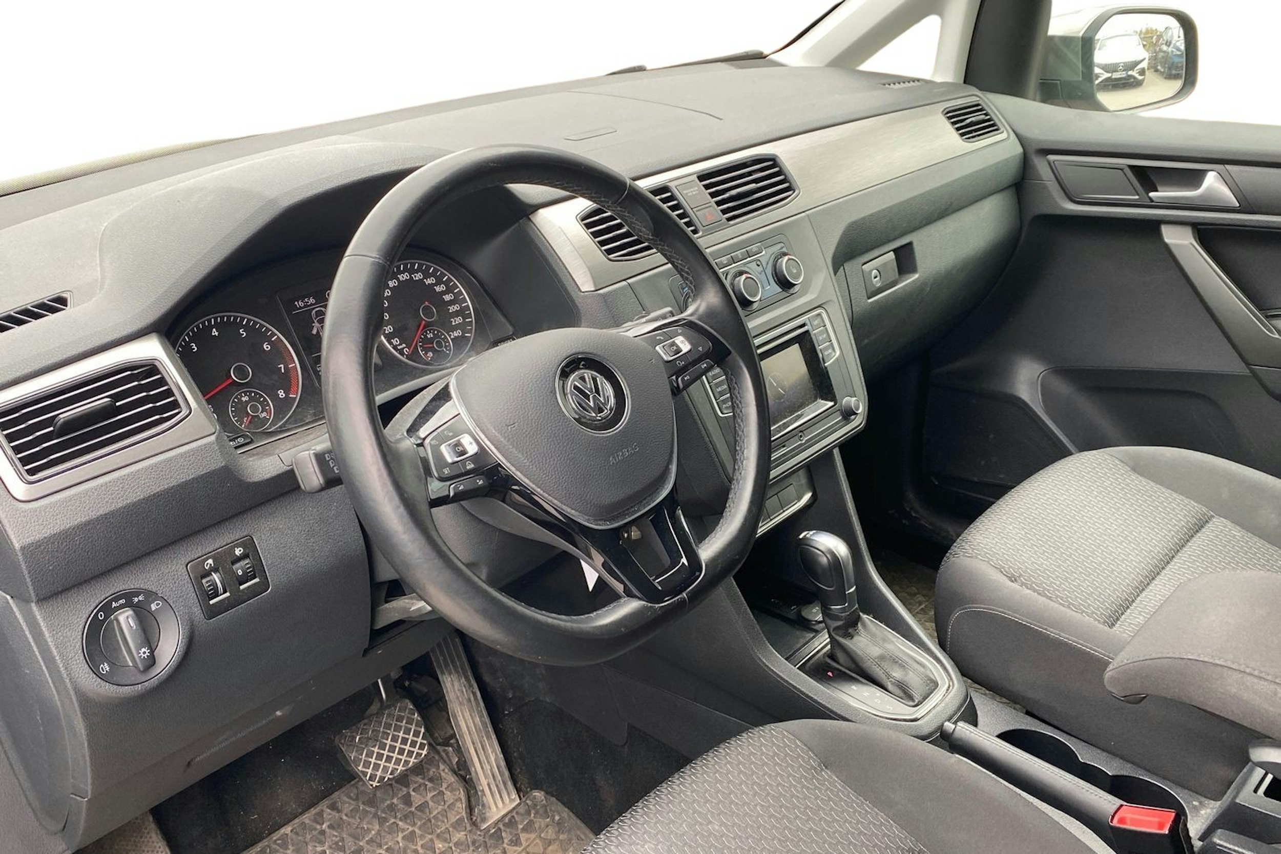 ruskea (beige) Volkswagen Caddy Maxi 2019 kuva 3.