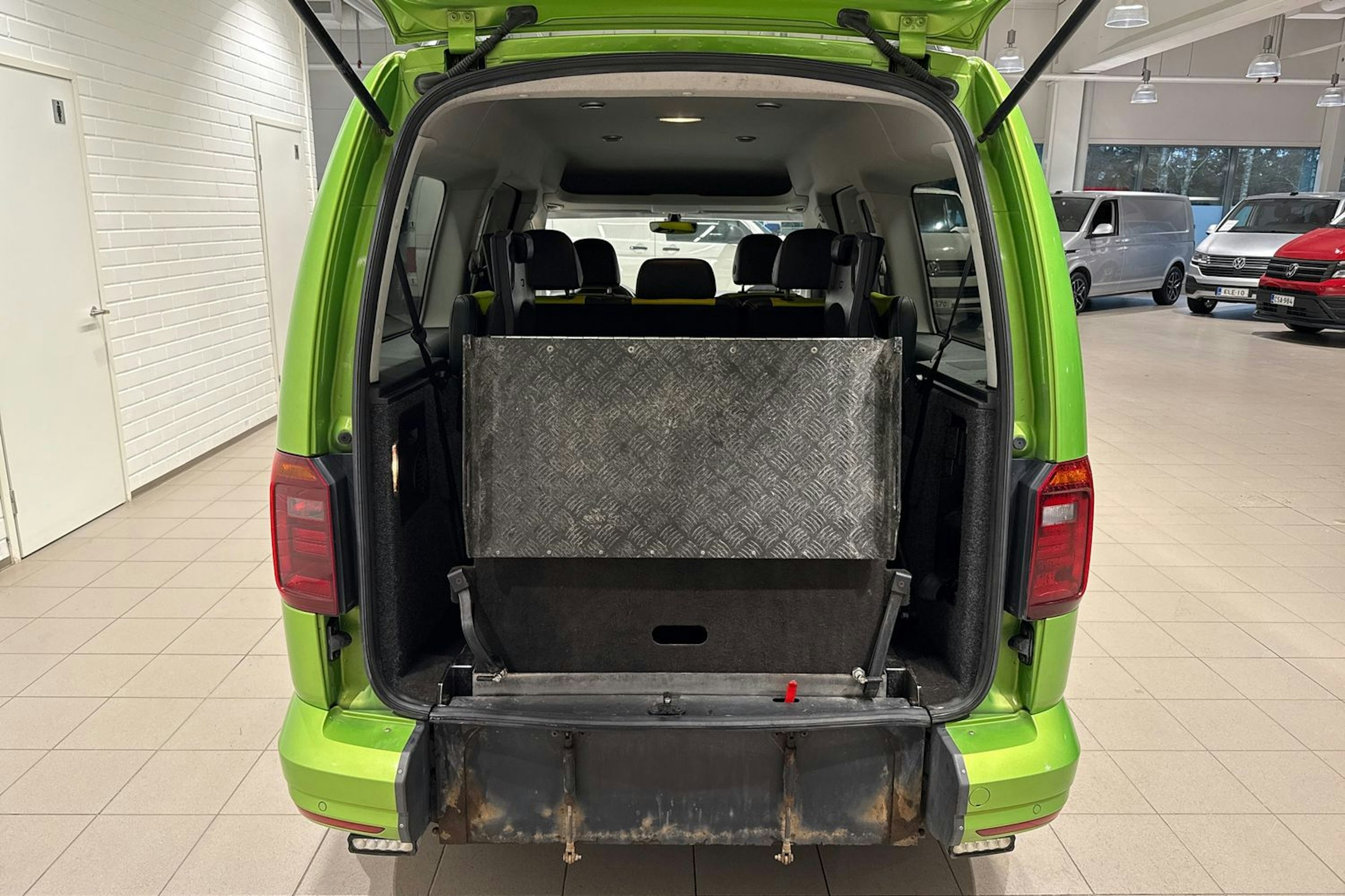 vihreä Volkswagen Caddy Maxi 2019 kuva 16.