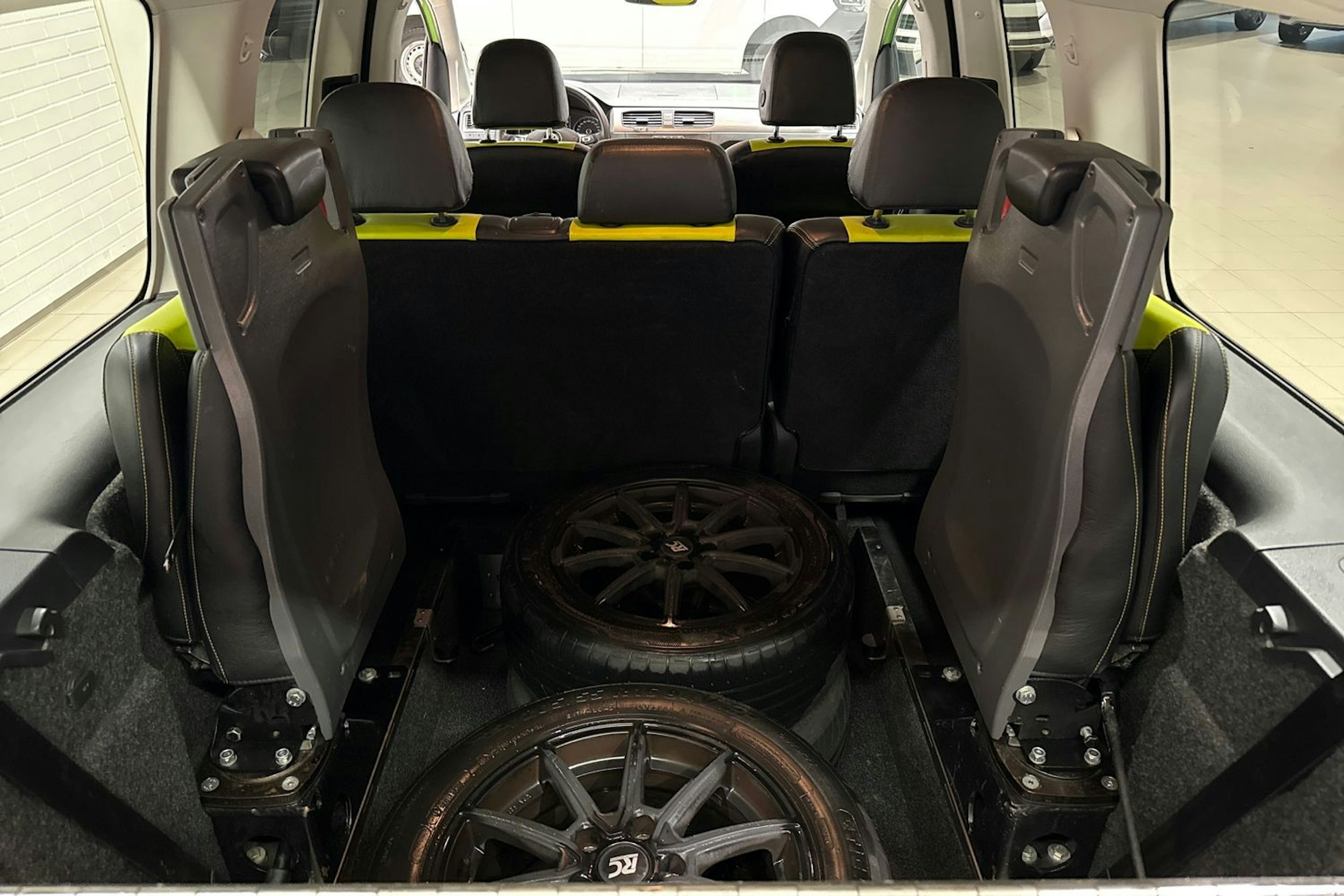 vihreä Volkswagen Caddy Maxi 2019 kuva 17.