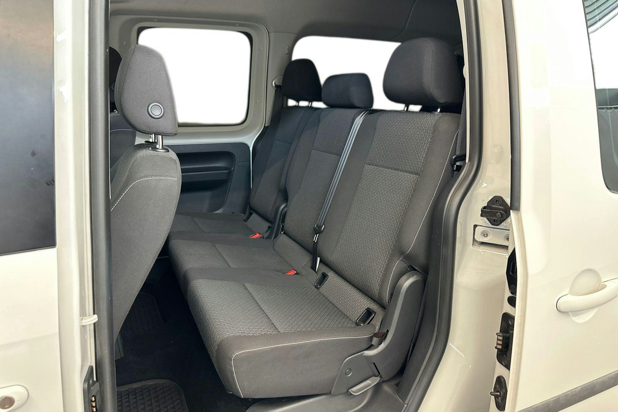 valkoinen Volkswagen Caddy Maxi 2019 kuva 10.