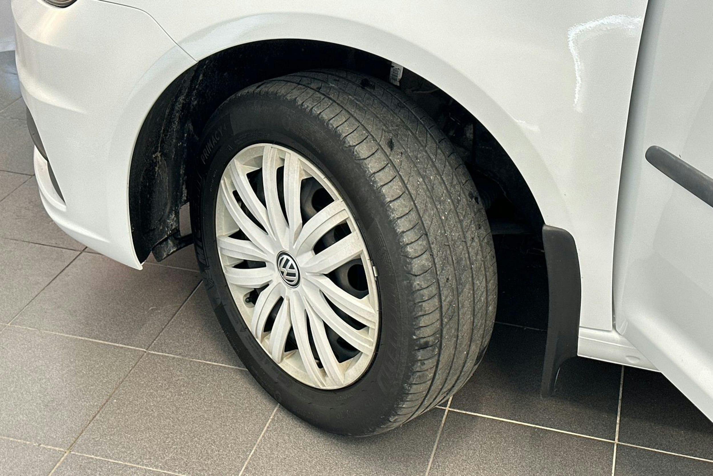 valkoinen Volkswagen Caddy Maxi 2019 kuva 13.