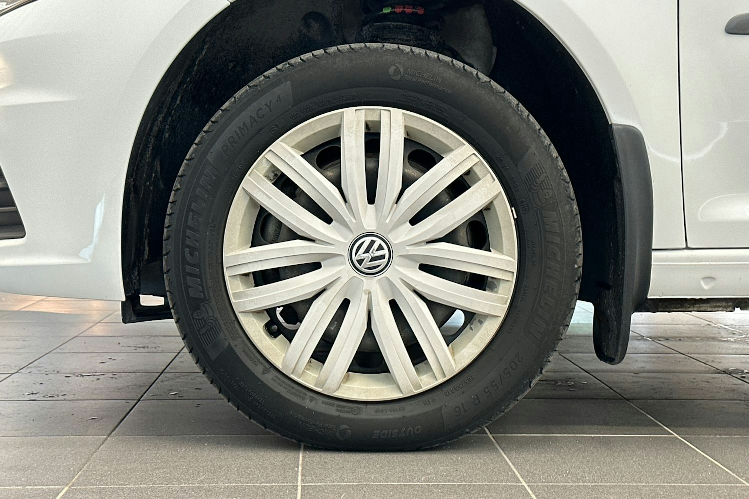 valkoinen Volkswagen Caddy Maxi 2019 kuva 14.