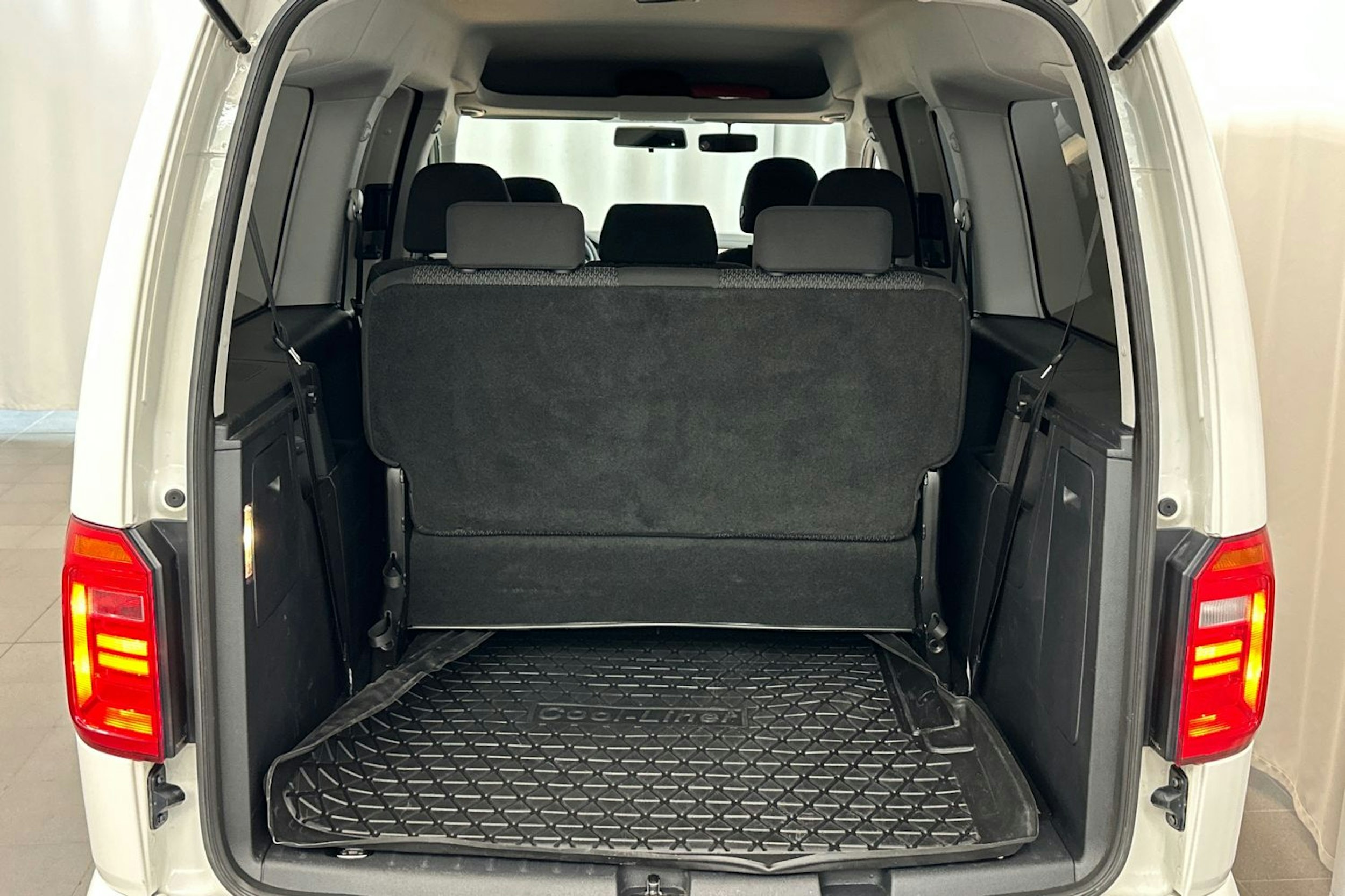 valkoinen Volkswagen Caddy Maxi 2019 kuva 17.