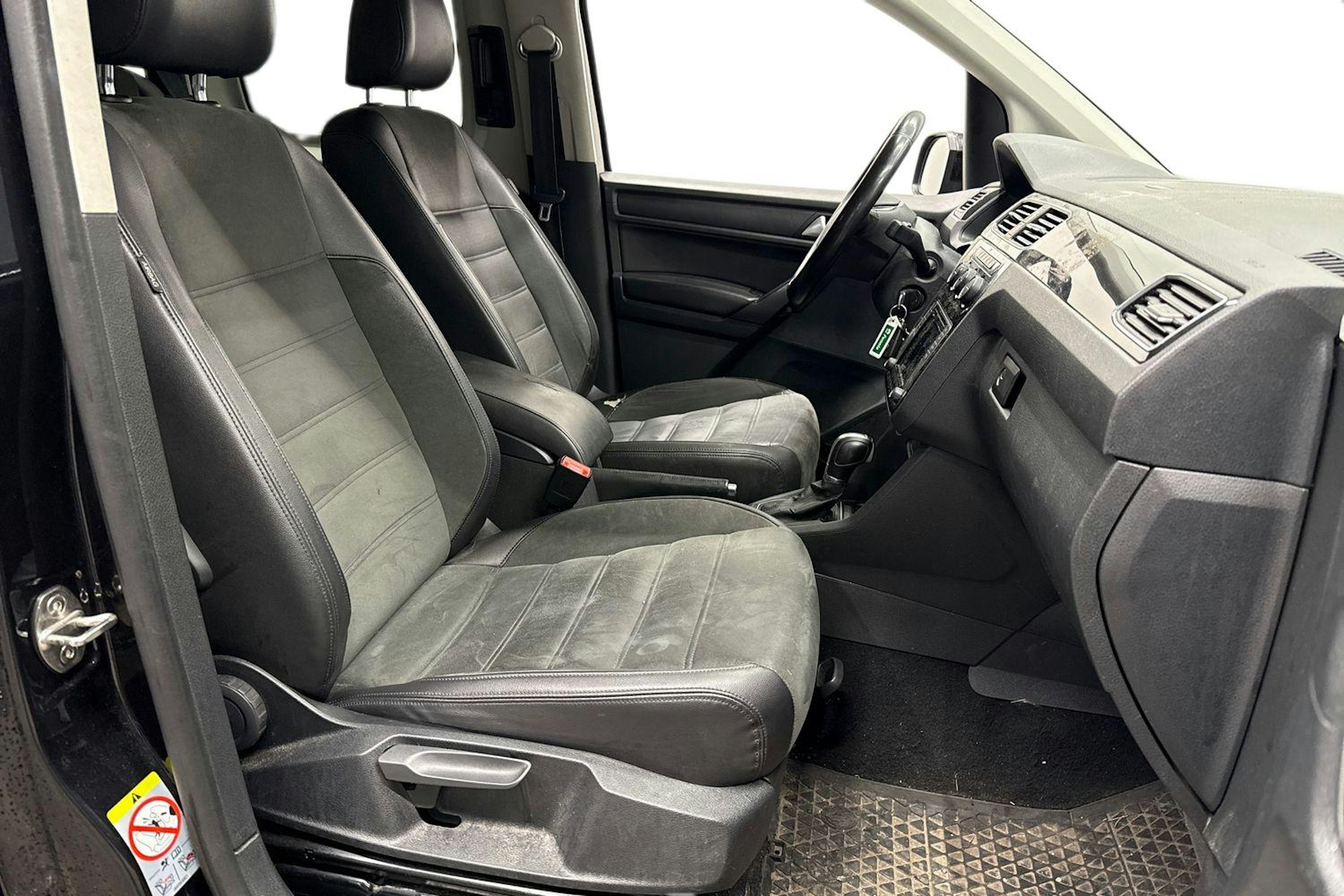 met. musta Volkswagen Caddy Maxi 2019 kuva 11.