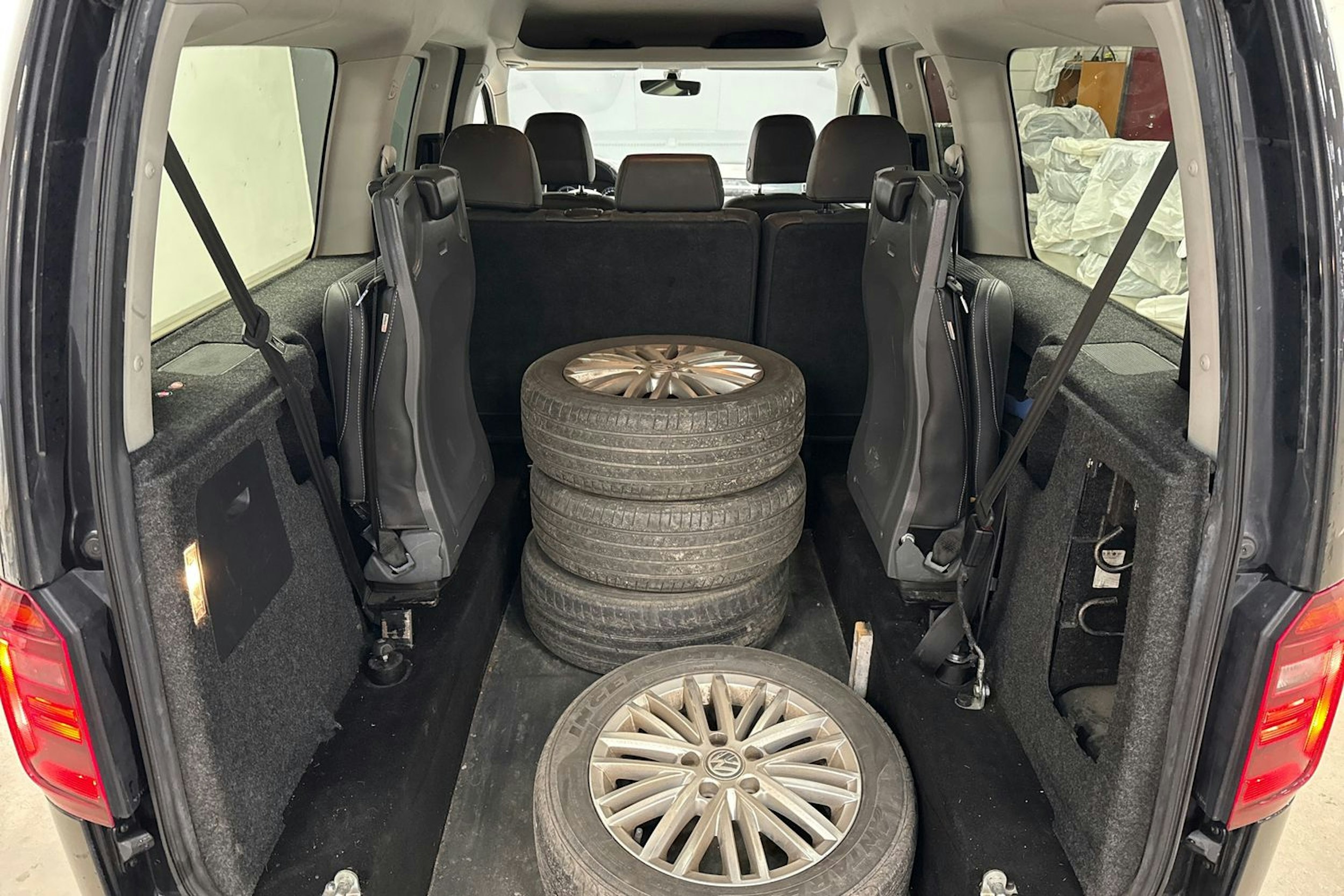 met. musta Volkswagen Caddy Maxi 2019 kuva 17.