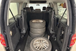met. musta Volkswagen Caddy Maxi 2019 kuva 17.