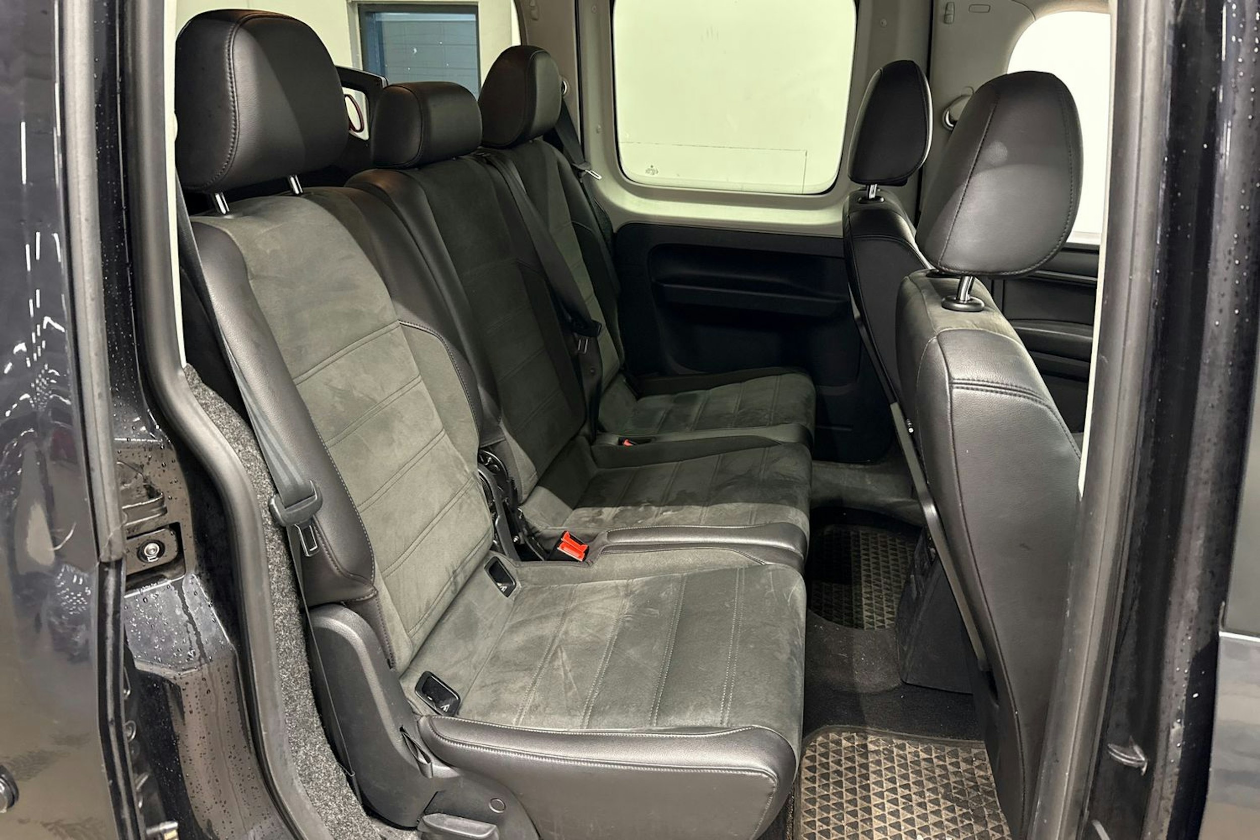 met. musta Volkswagen Caddy Maxi 2019 kuva 20.