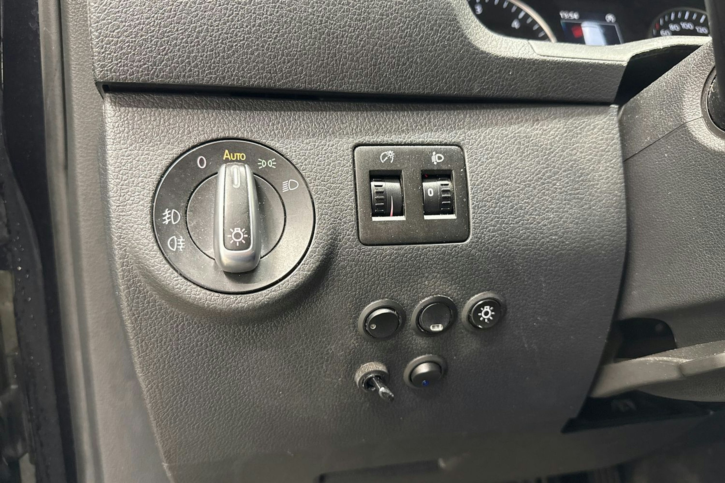 met. musta Volkswagen Caddy Maxi 2019 kuva 25.