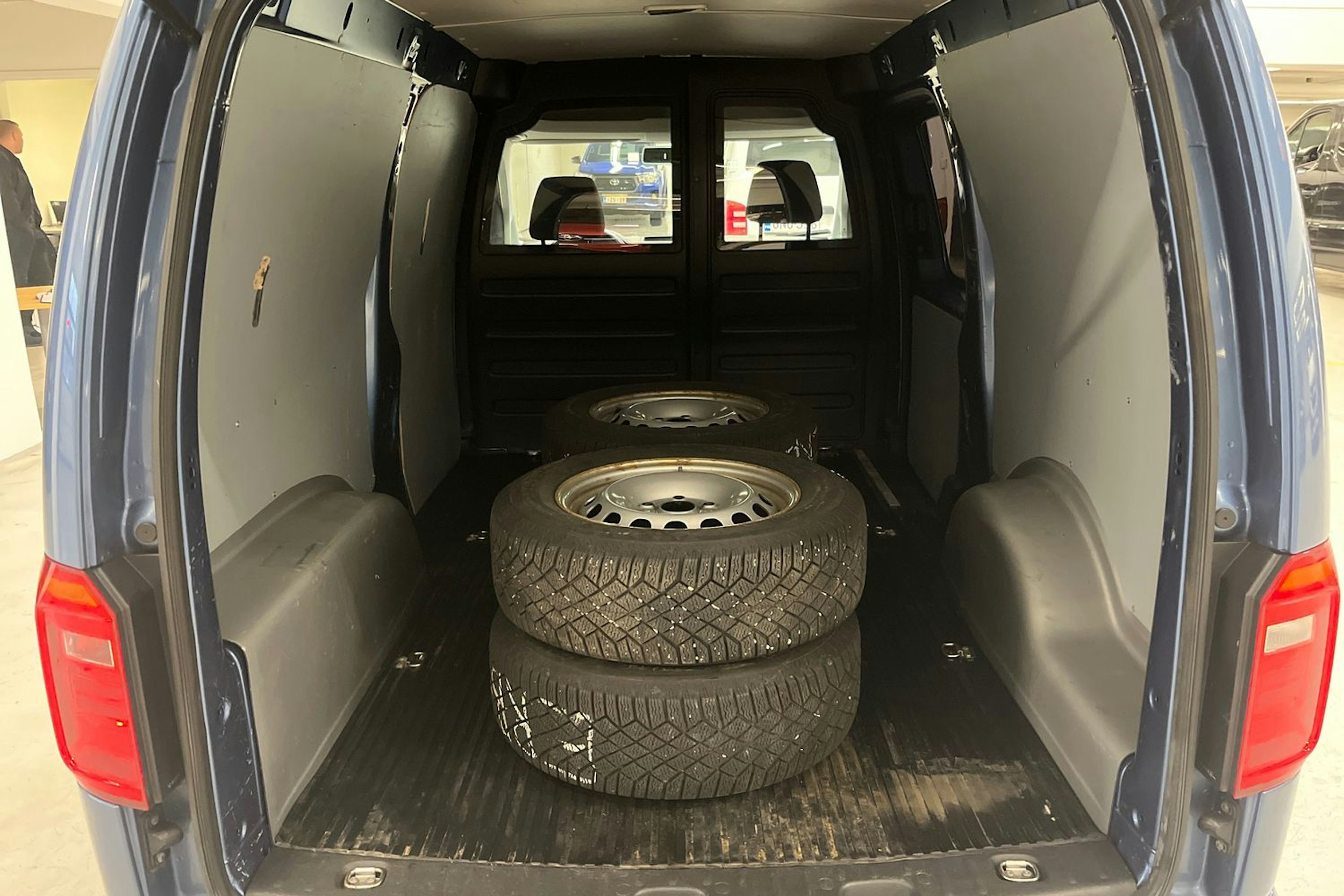 met. sininen Volkswagen Caddy Maxi 2019 kuva 15.