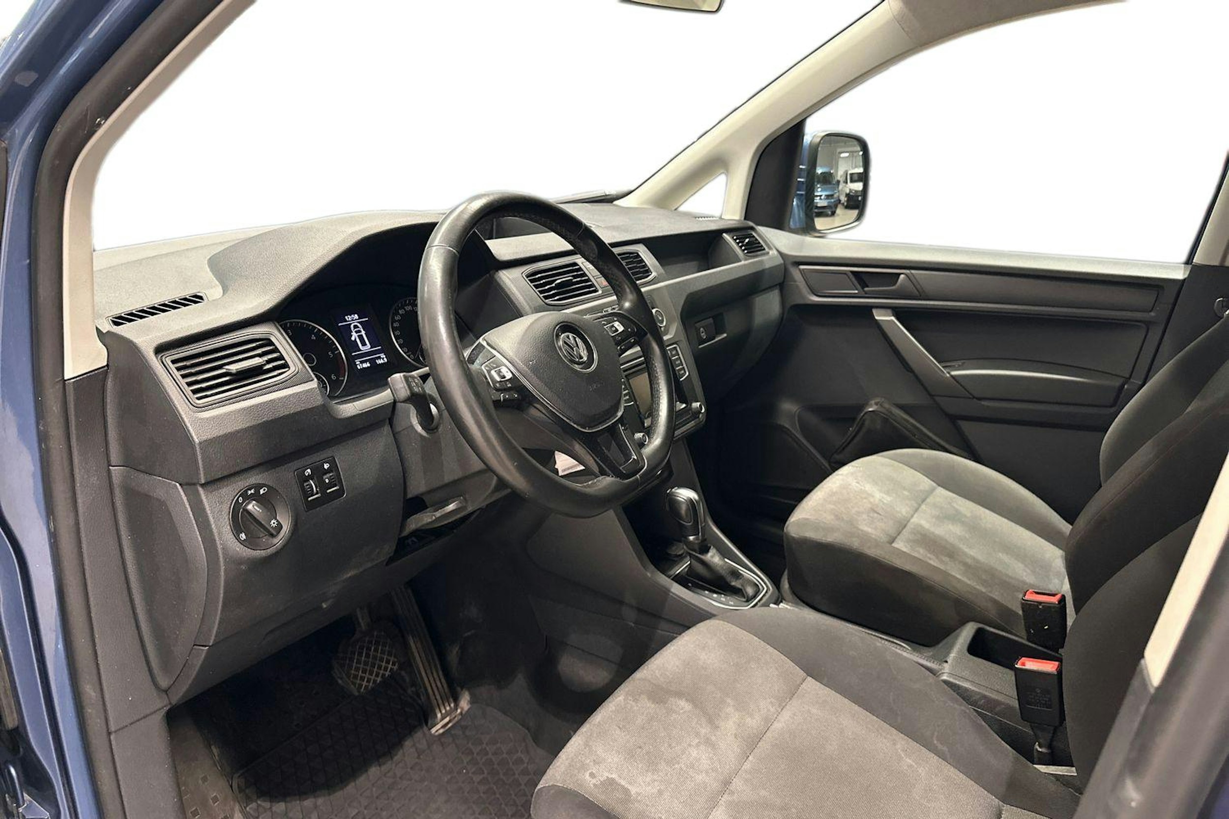 Sininen Volkswagen Caddy Maxi 2019 kuva 6.