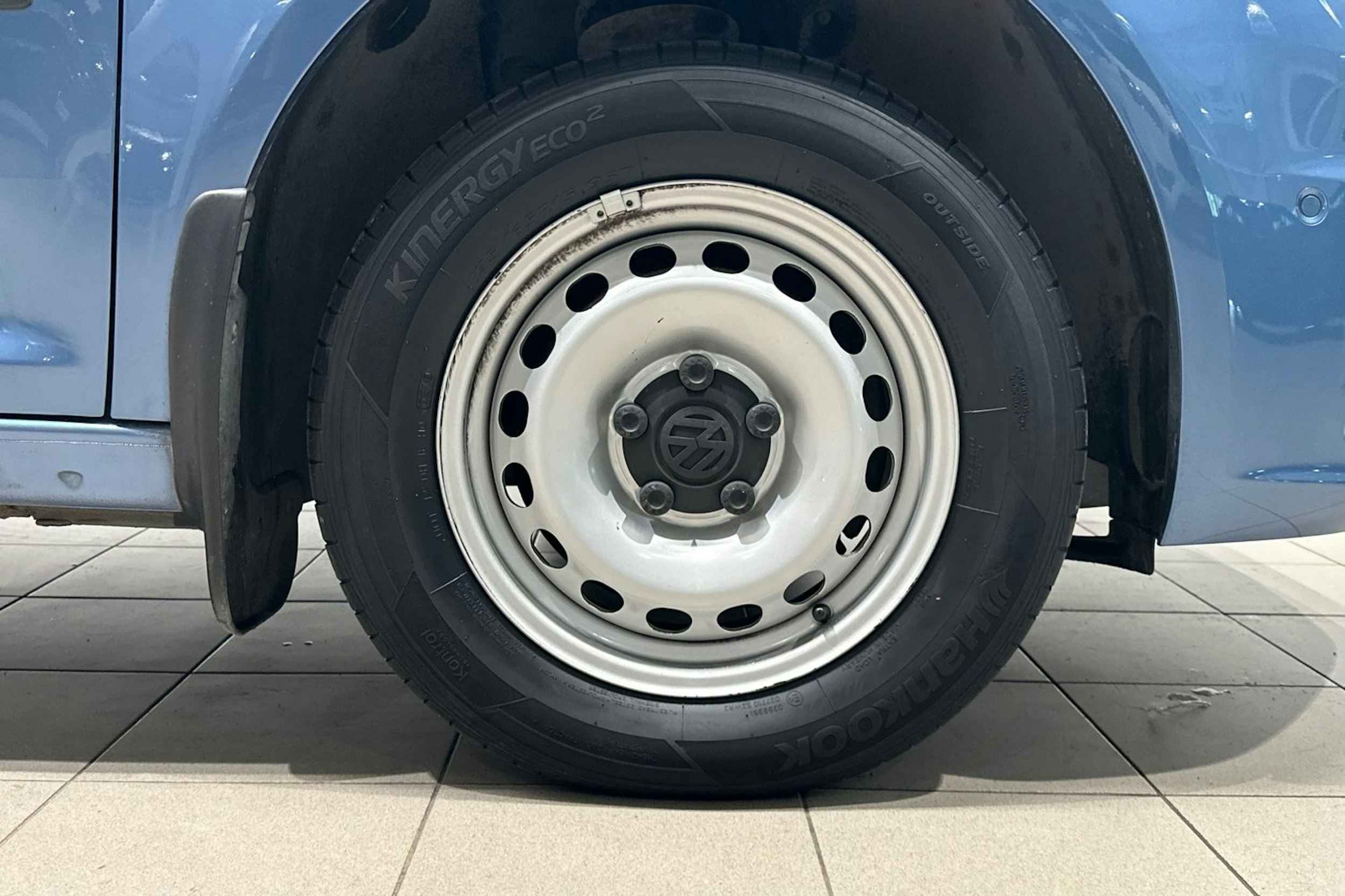 Sininen Volkswagen Caddy Maxi 2019 kuva 9.