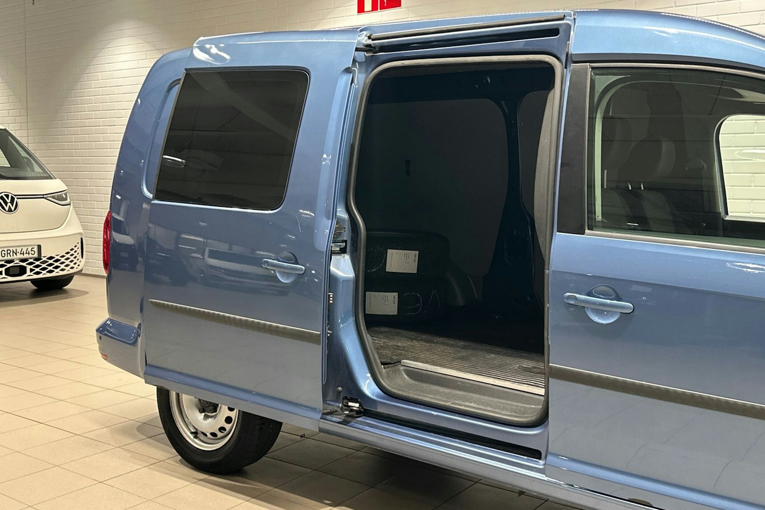 Sininen Volkswagen Caddy Maxi 2019 kuva 19.