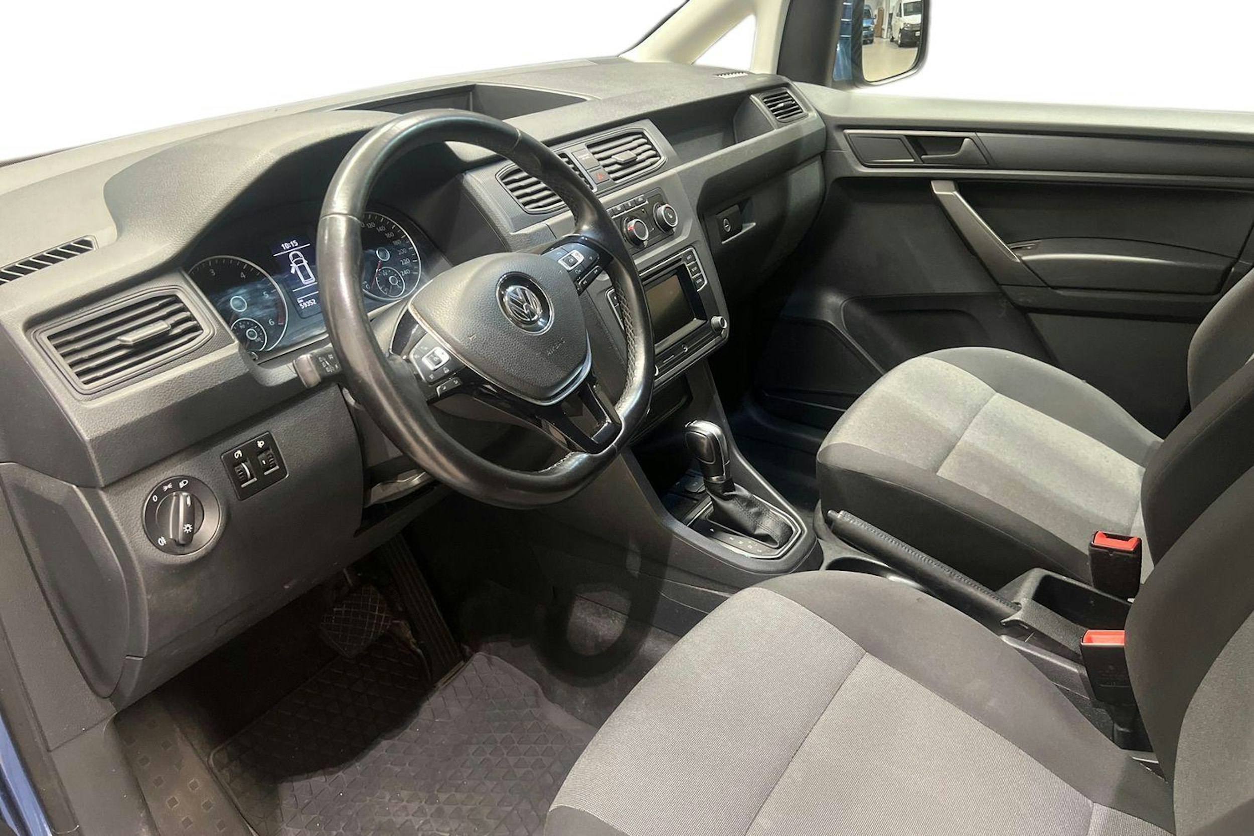 Sininen Volkswagen Caddy Maxi 2019 kuva 7.