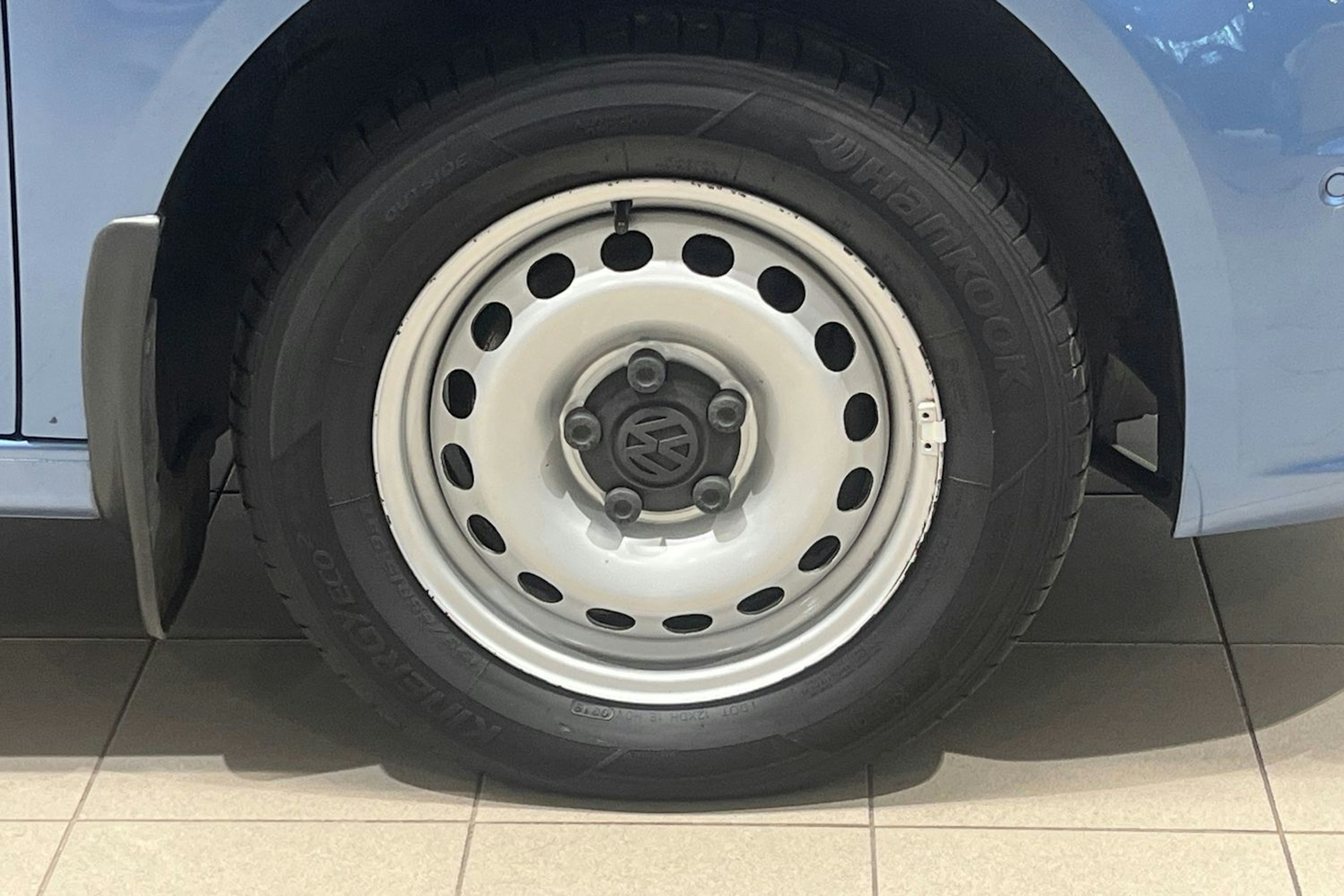 Sininen Volkswagen Caddy Maxi 2019 kuva 11.