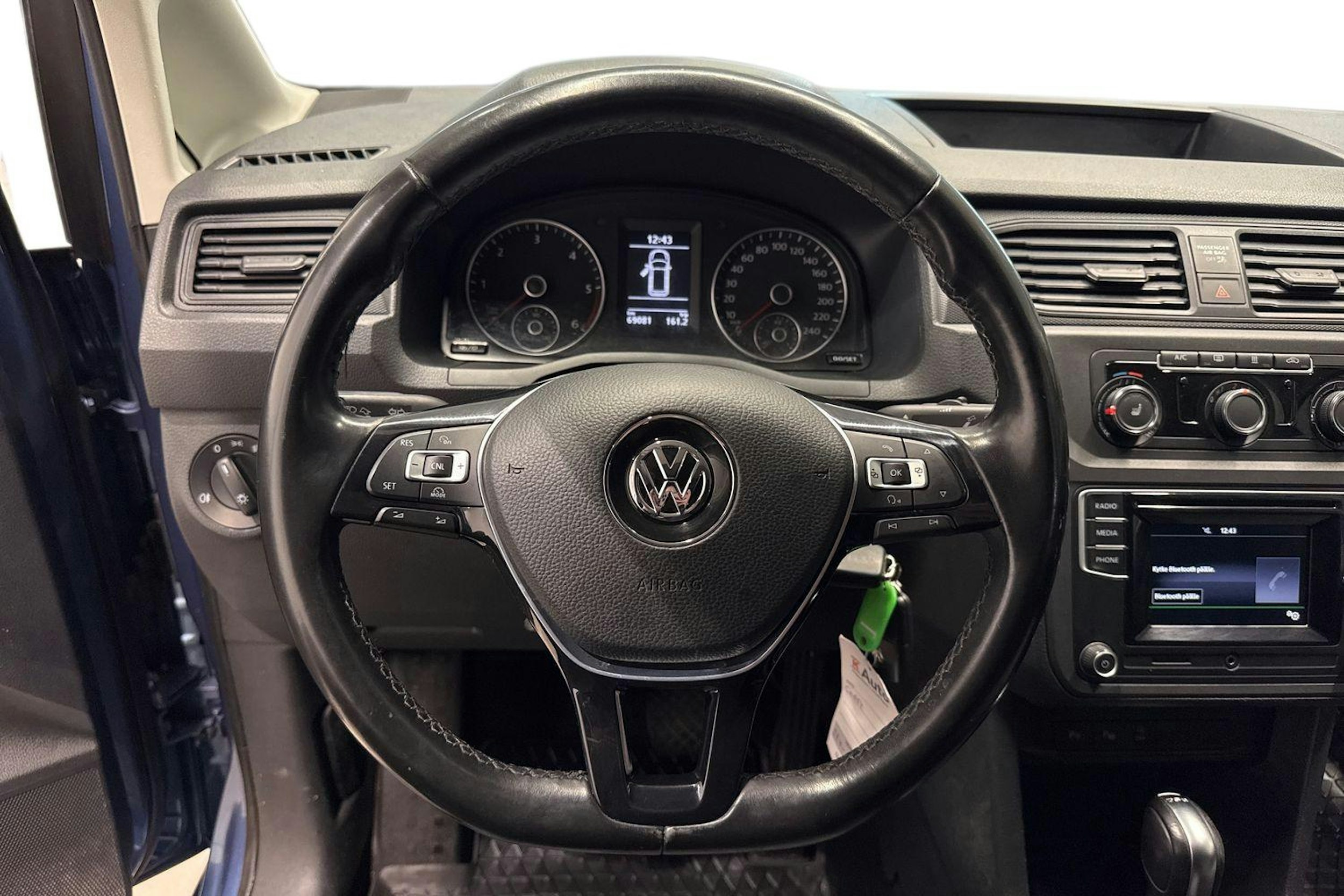 Sininen Volkswagen Caddy Maxi 2019 kuva 9.