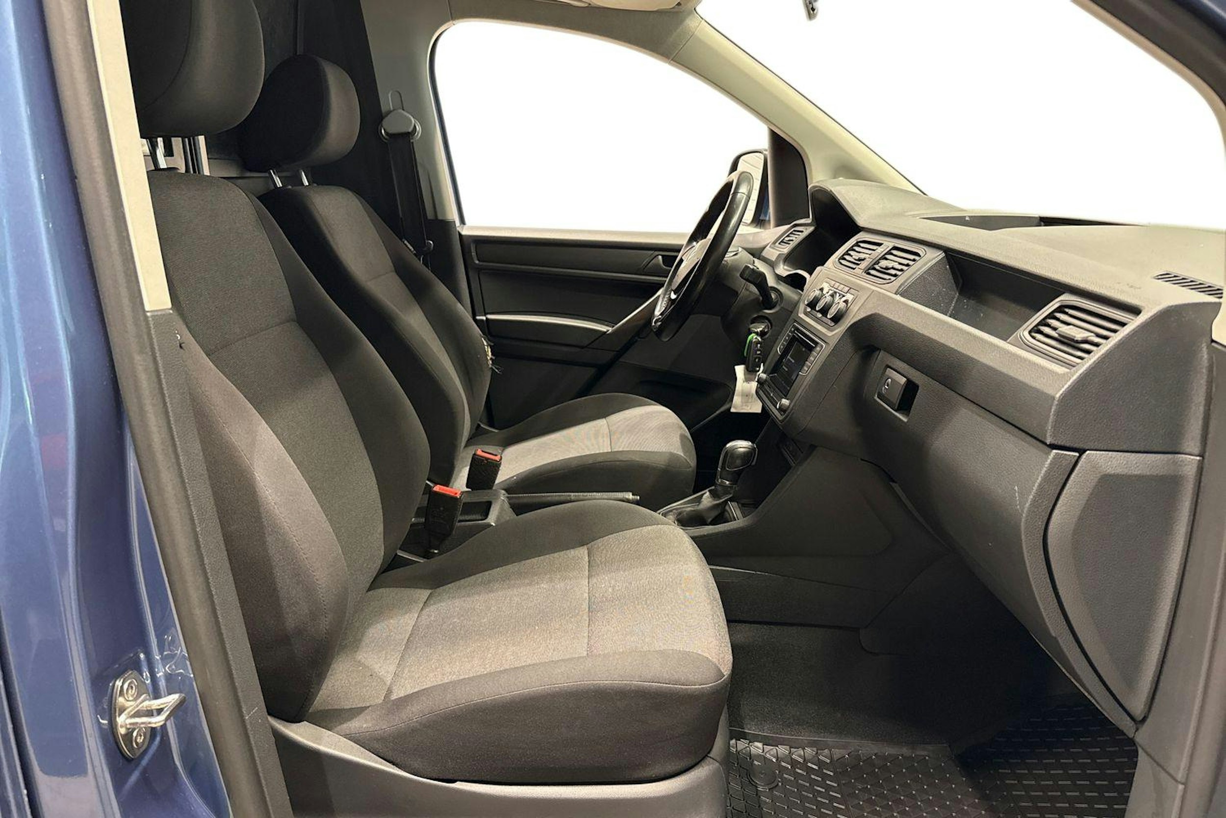 Sininen Volkswagen Caddy Maxi 2019 kuva 10.