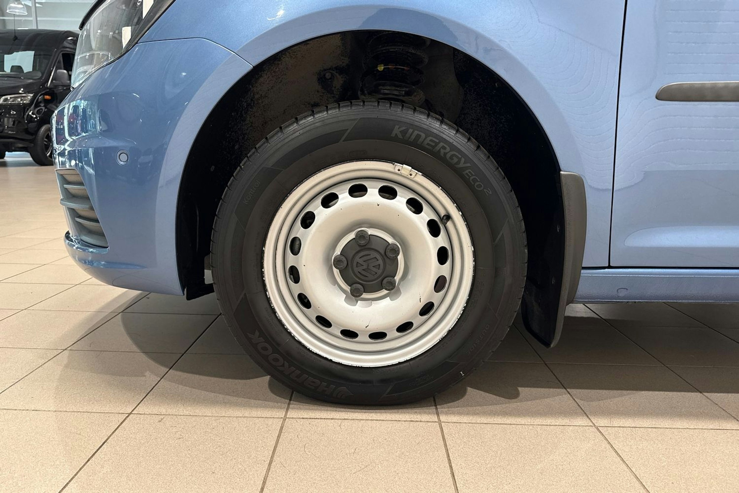 Sininen Volkswagen Caddy Maxi 2019 kuva 11.