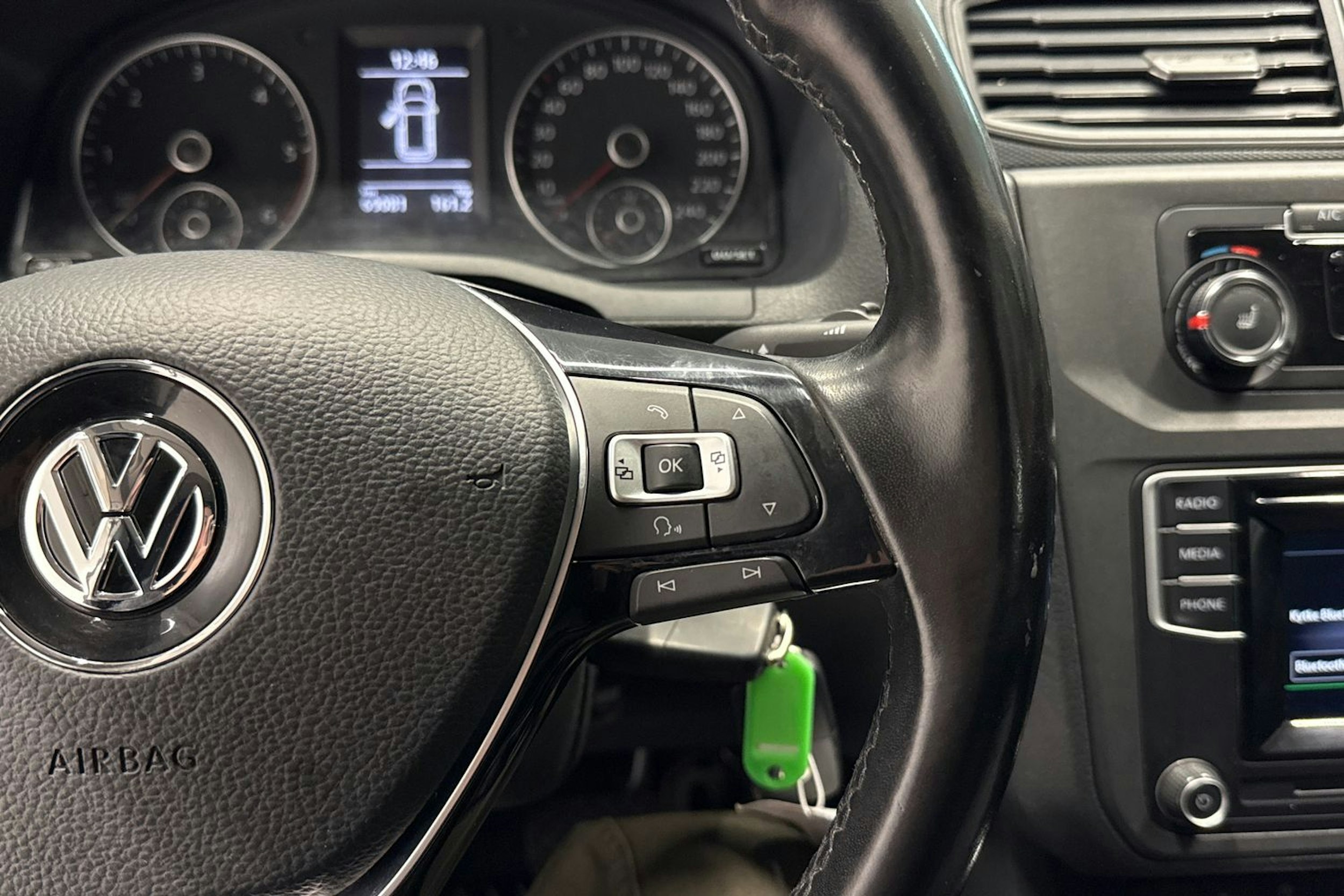 Sininen Volkswagen Caddy Maxi 2019 kuva 18.