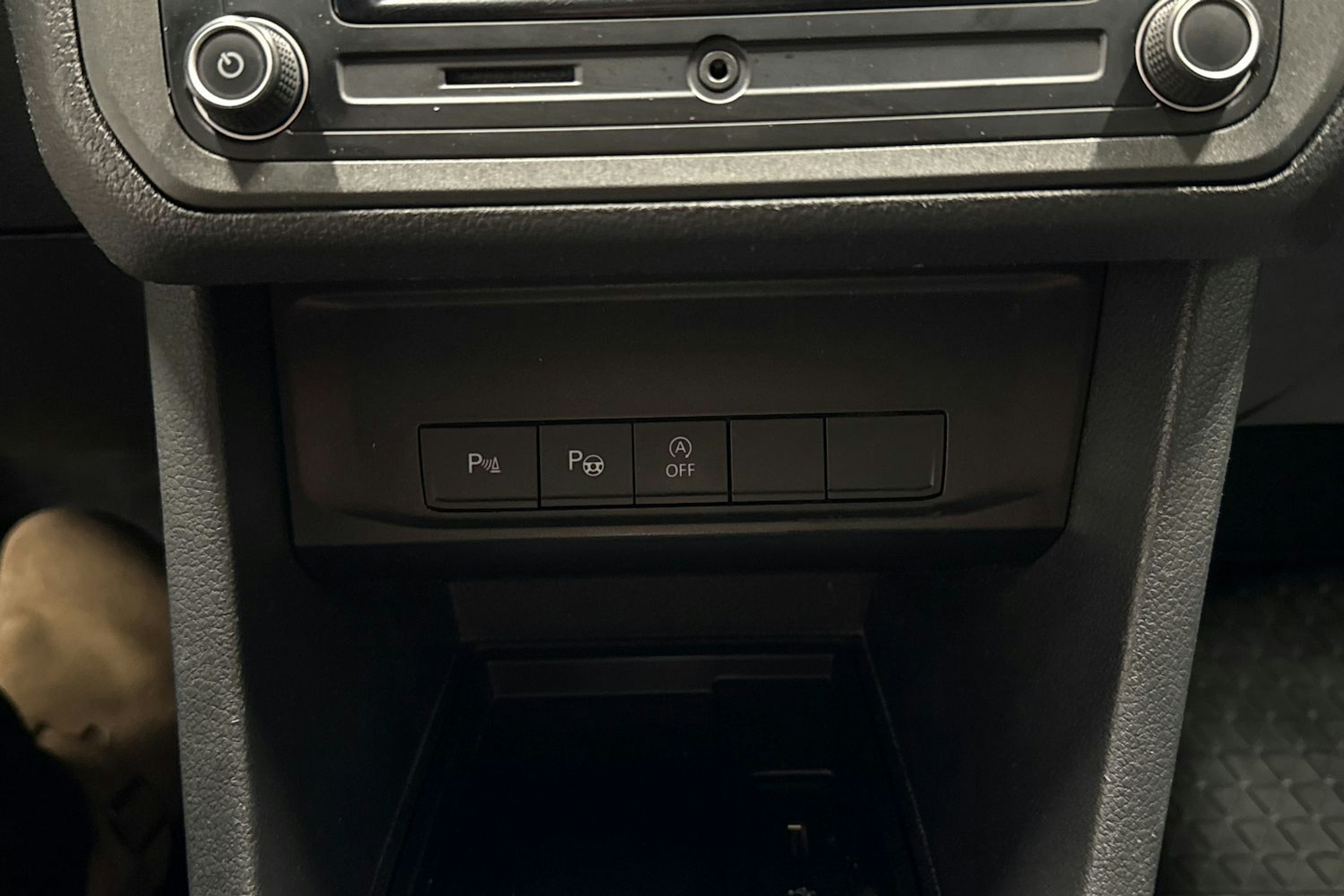 Sininen Volkswagen Caddy Maxi 2019 kuva 19.