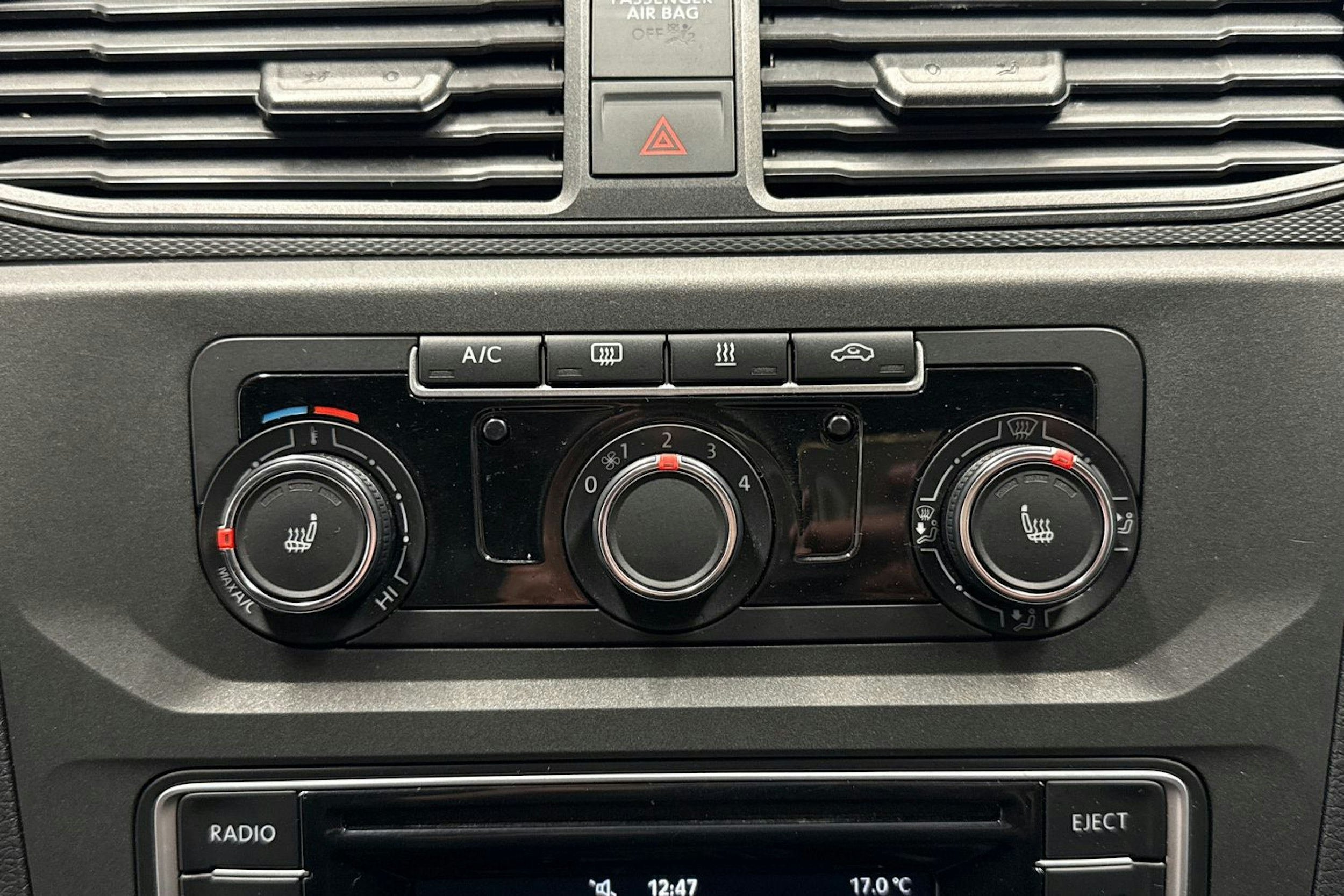 Sininen Volkswagen Caddy Maxi 2019 kuva 21.