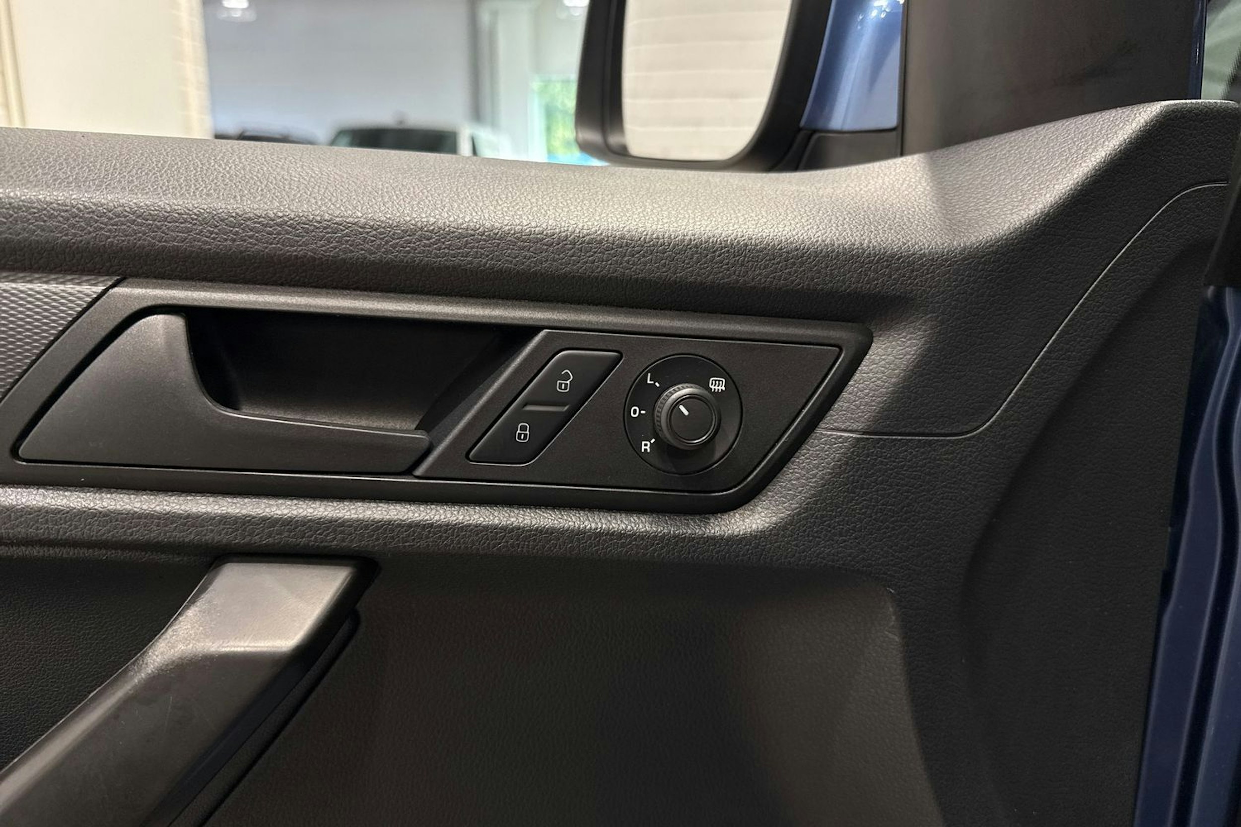 Sininen Volkswagen Caddy Maxi 2019 kuva 22.