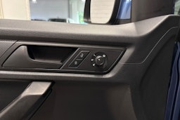Sininen Volkswagen Caddy Maxi 2019 kuva 22.