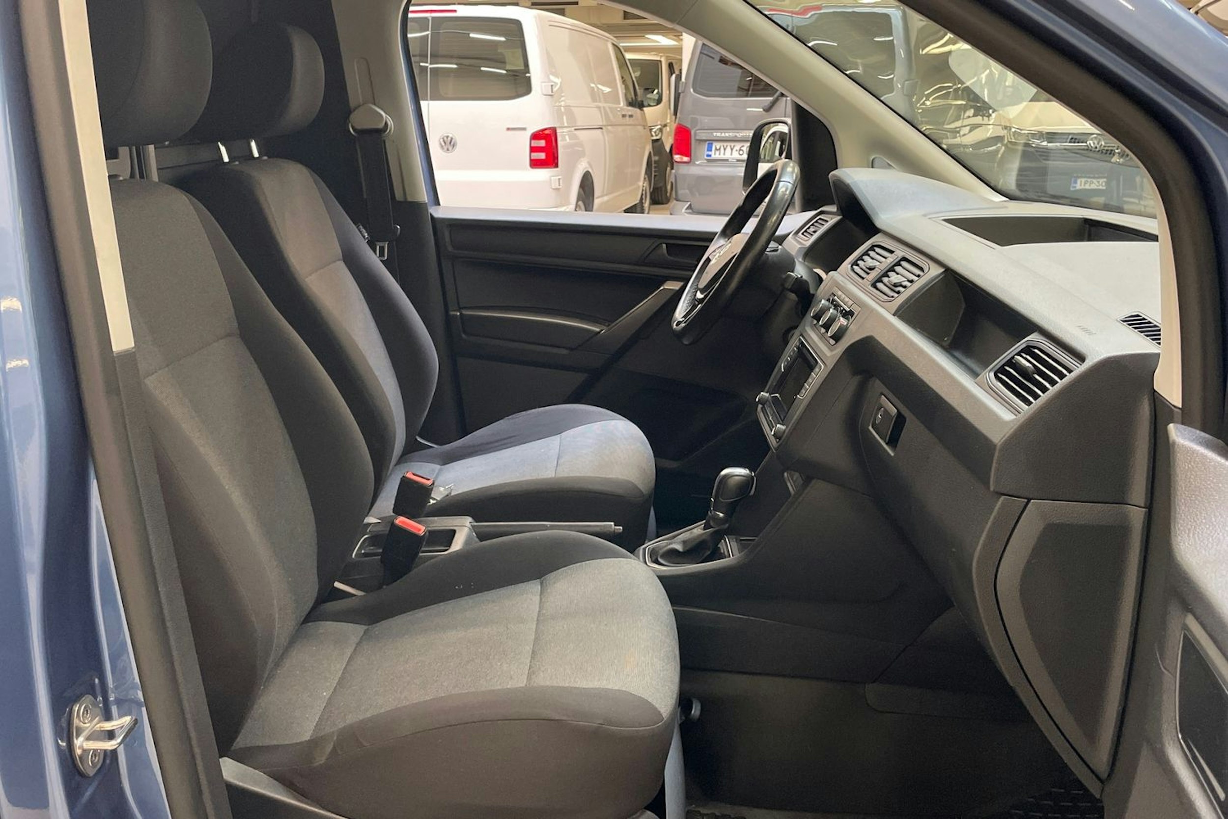 sininen Volkswagen Caddy Maxi 2019 kuva 8.