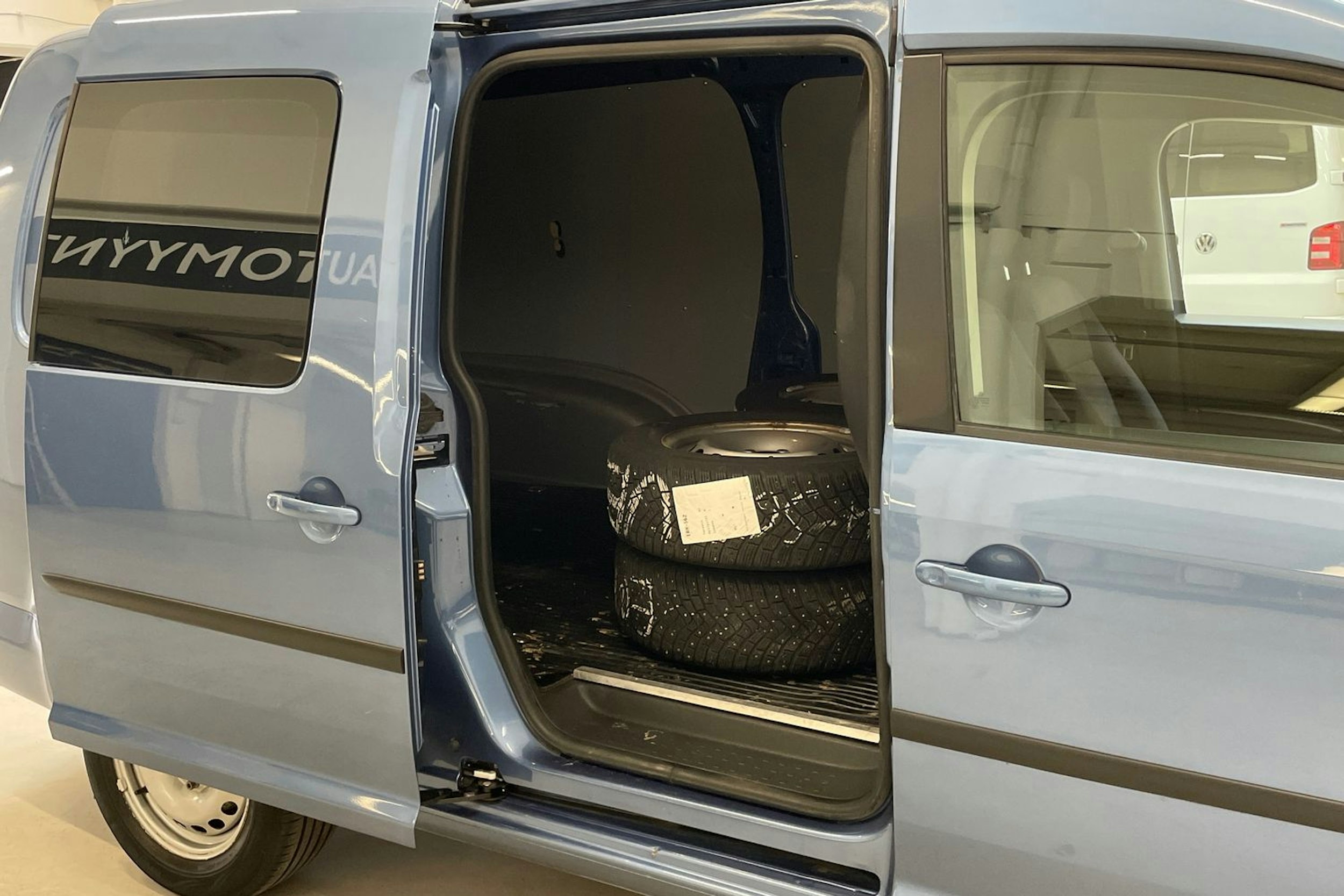 sininen Volkswagen Caddy Maxi 2019 kuva 10.