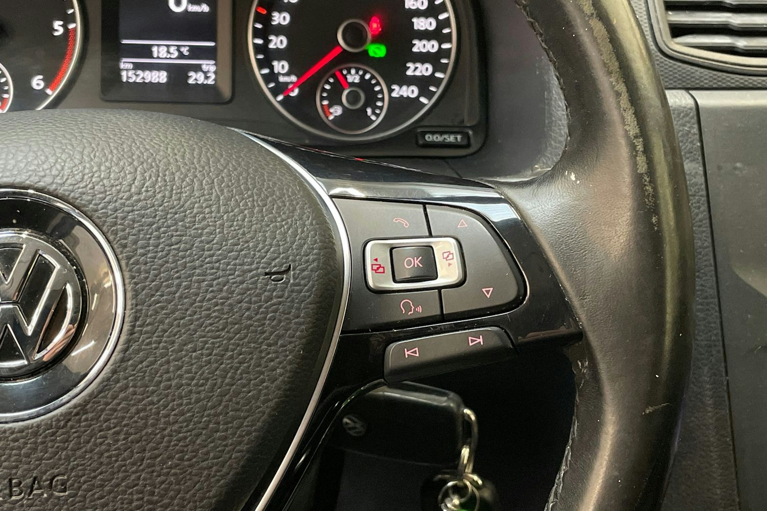 sininen Volkswagen Caddy Maxi 2019 kuva 20.