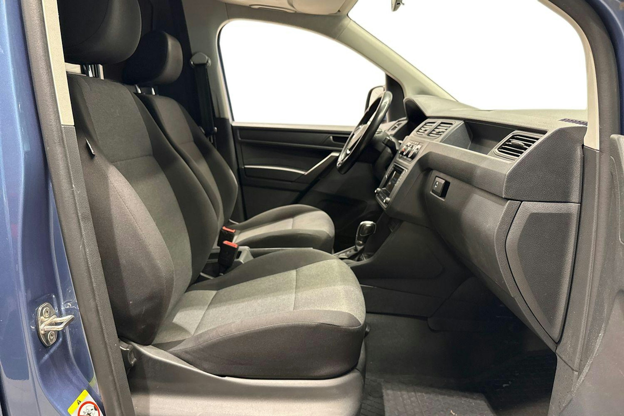 Sininen Volkswagen Caddy Maxi 2019 kuva 10.