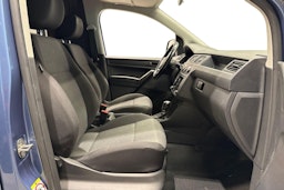 Sininen Volkswagen Caddy Maxi 2019 kuva 10.