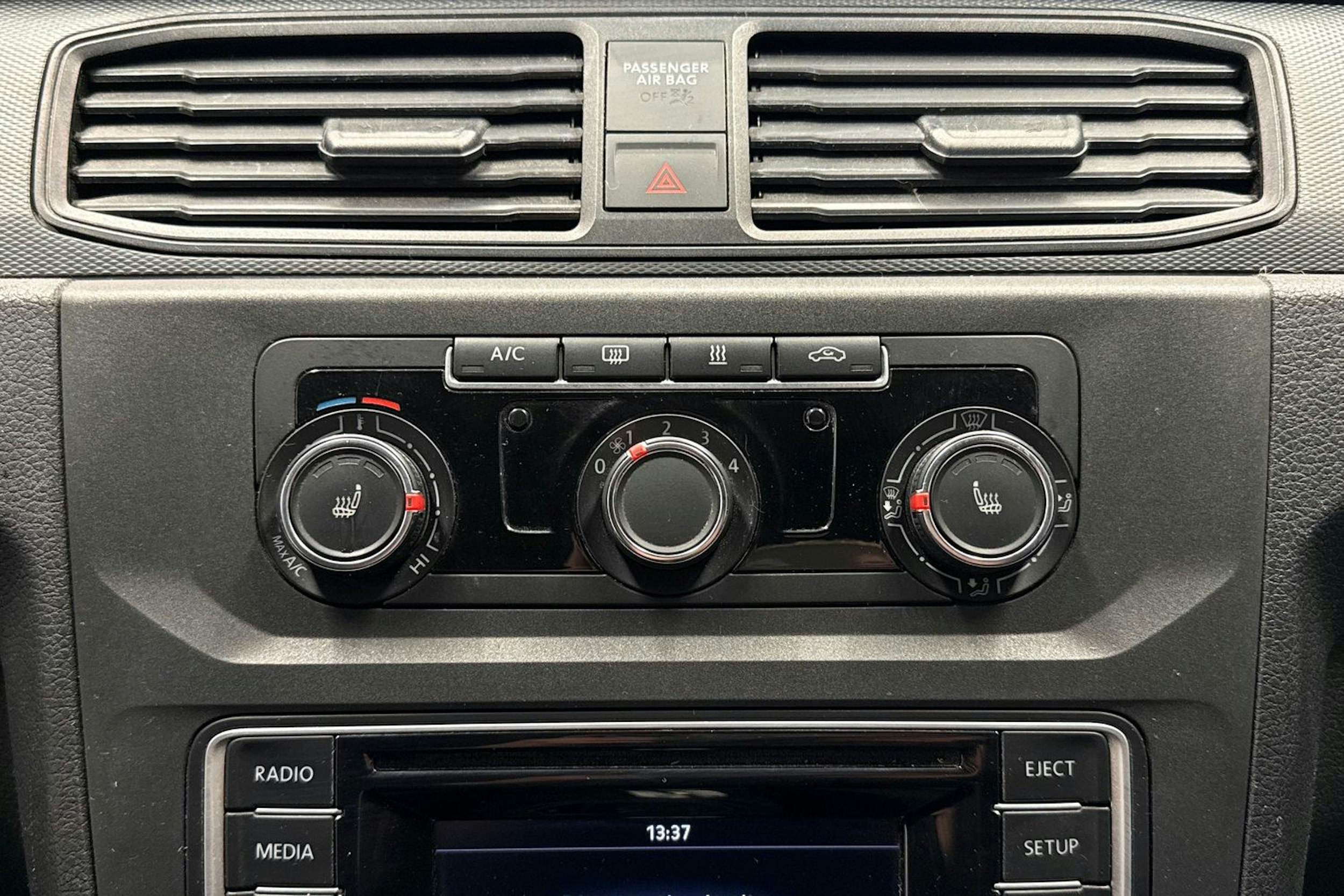 Sininen Volkswagen Caddy Maxi 2019 kuva 20.