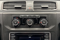 Sininen Volkswagen Caddy Maxi 2019 kuva 20.