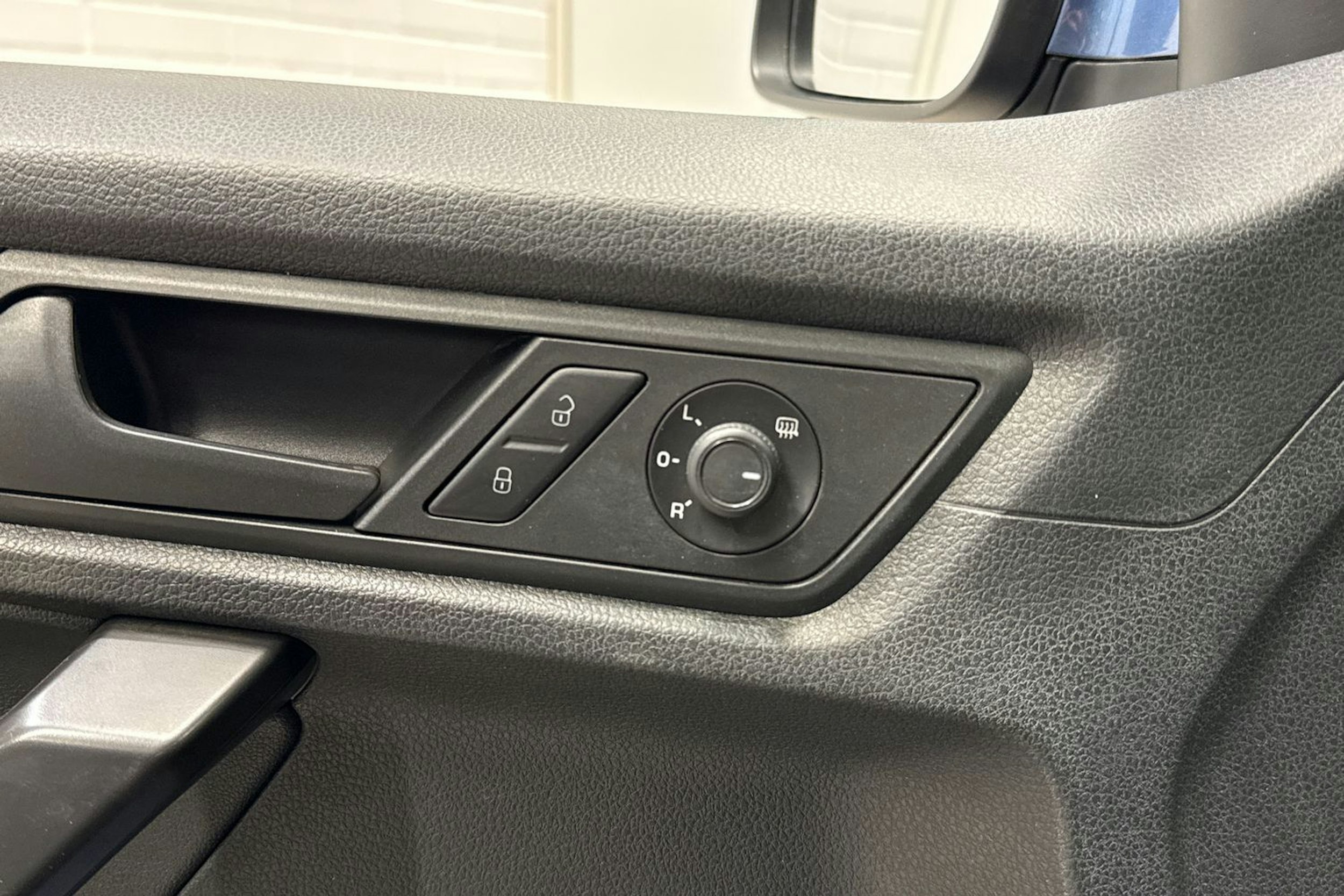 Sininen Volkswagen Caddy Maxi 2019 kuva 23.