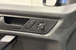 Sininen Volkswagen Caddy Maxi 2019 kuva 23.