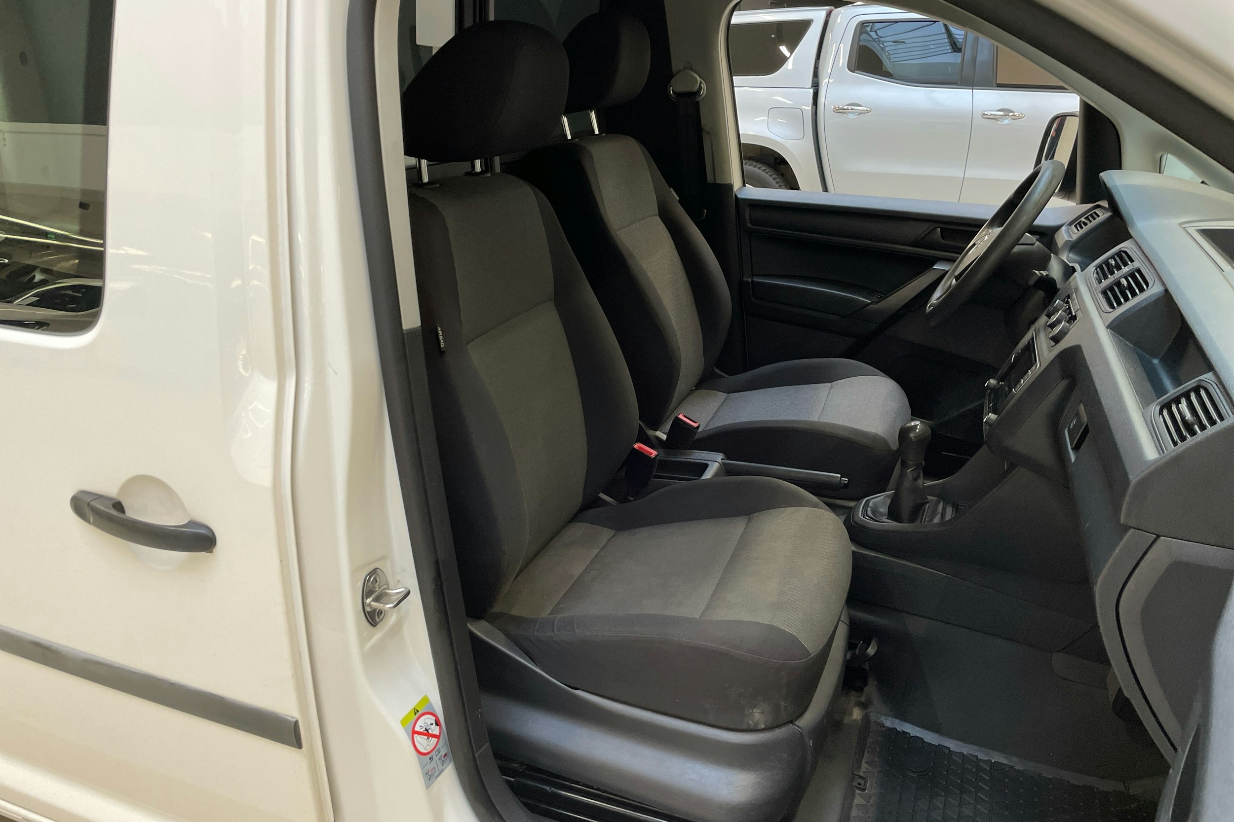 valkoinen Volkswagen Caddy Maxi 2019 kuva 8.