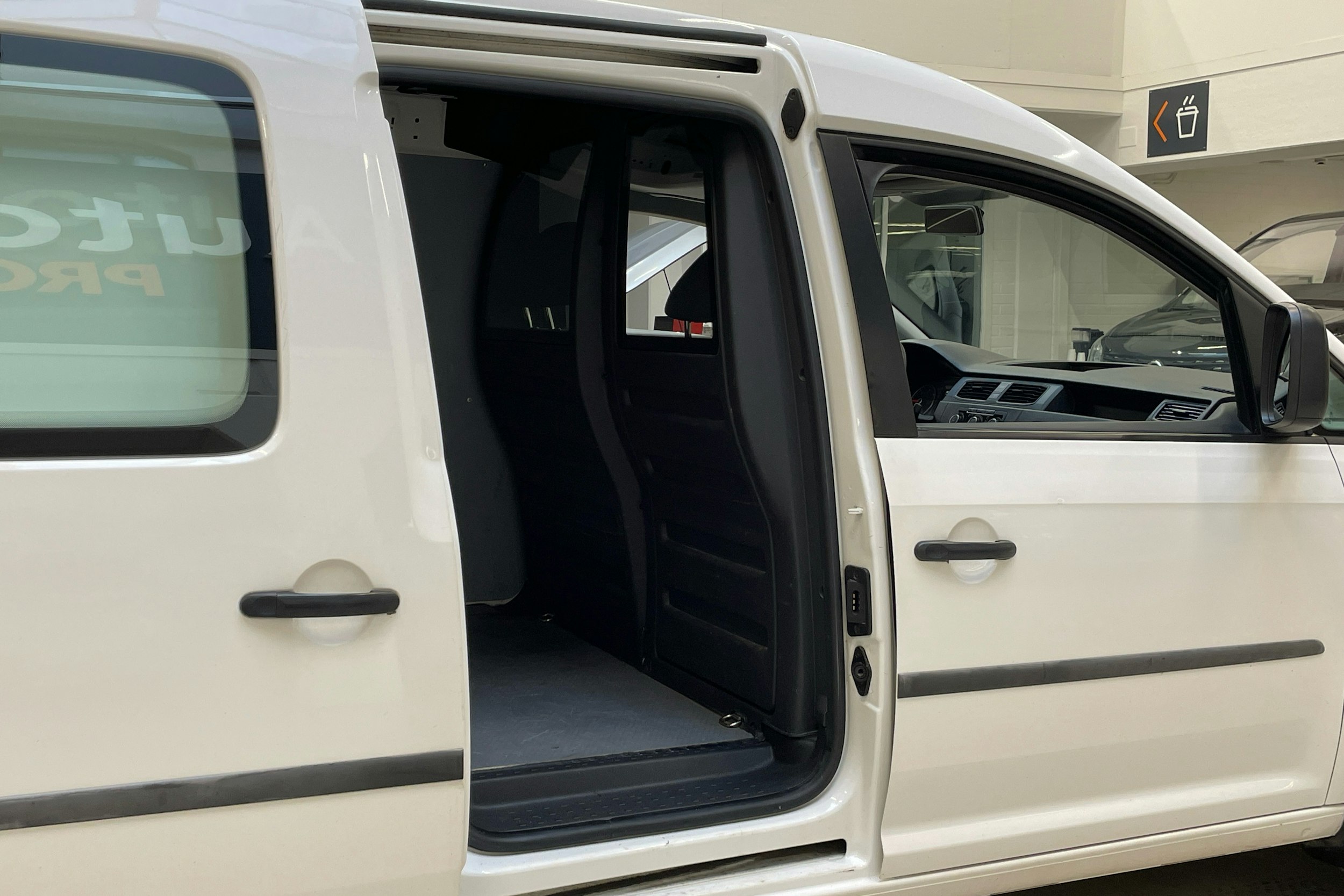 valkoinen Volkswagen Caddy Maxi 2019 kuva 12.