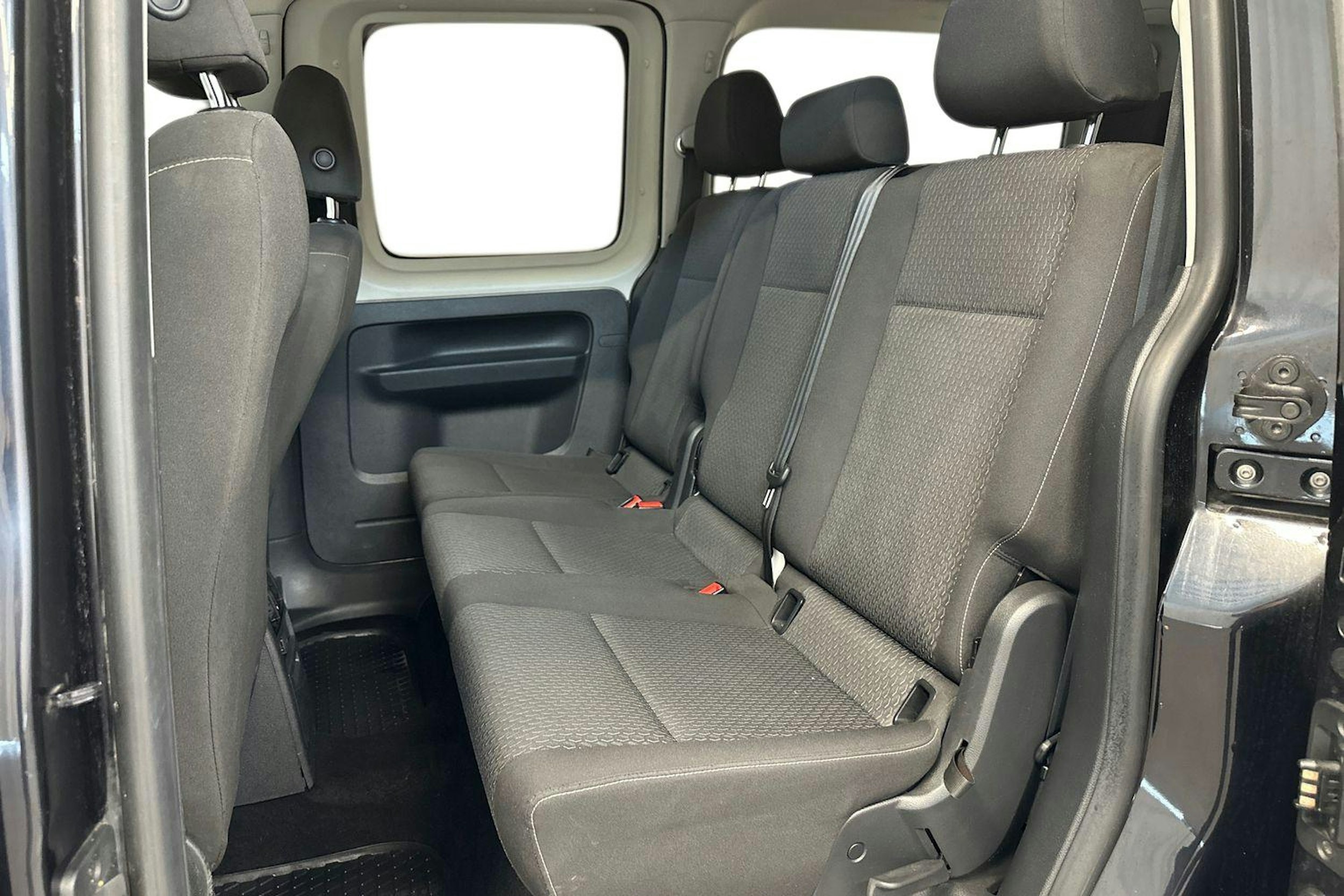 musta Volkswagen Caddy Maxi 2019 kuva 10.