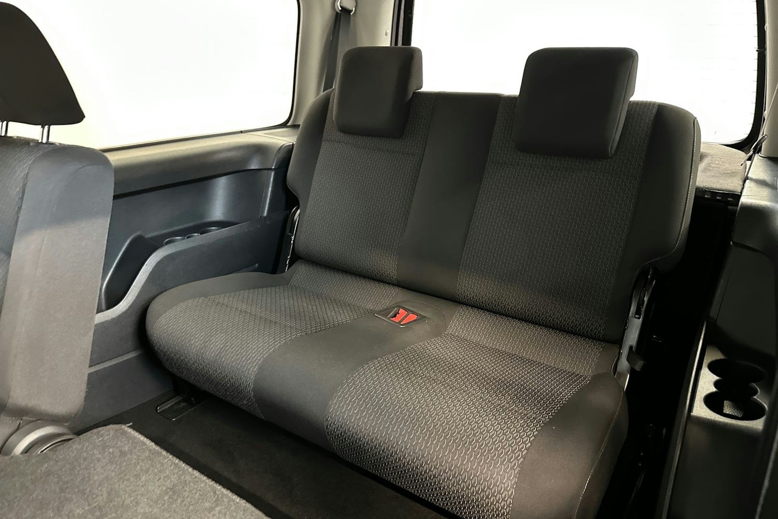 musta Volkswagen Caddy Maxi 2019 kuva 16.