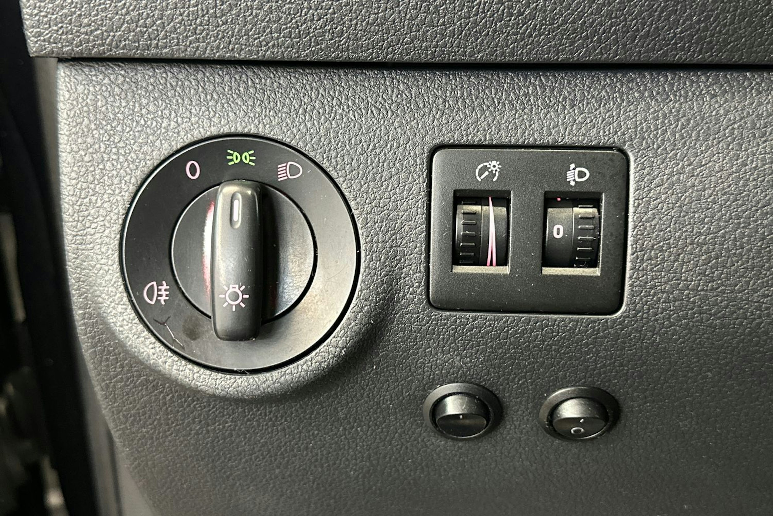 musta Volkswagen Caddy Maxi 2019 kuva 18.