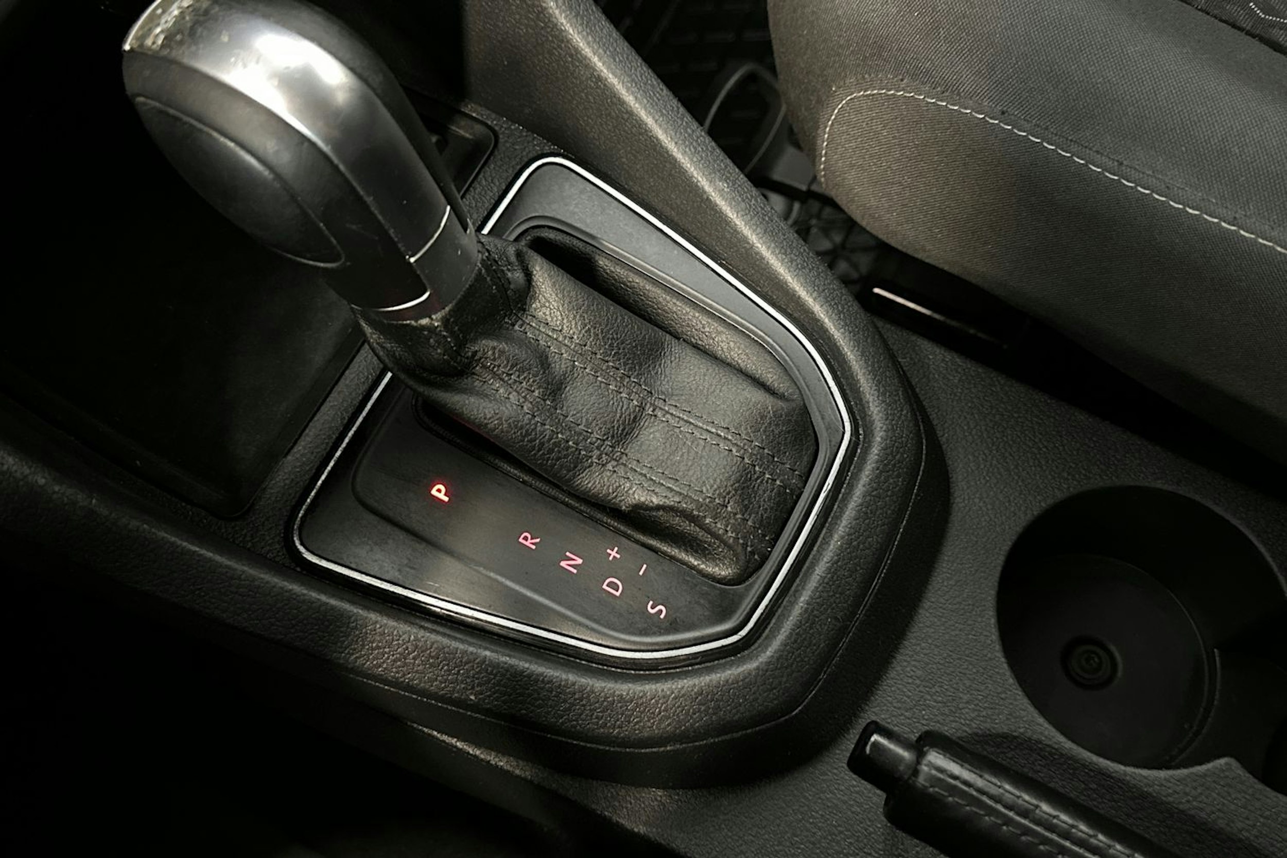 musta Volkswagen Caddy Maxi 2019 kuva 22.
