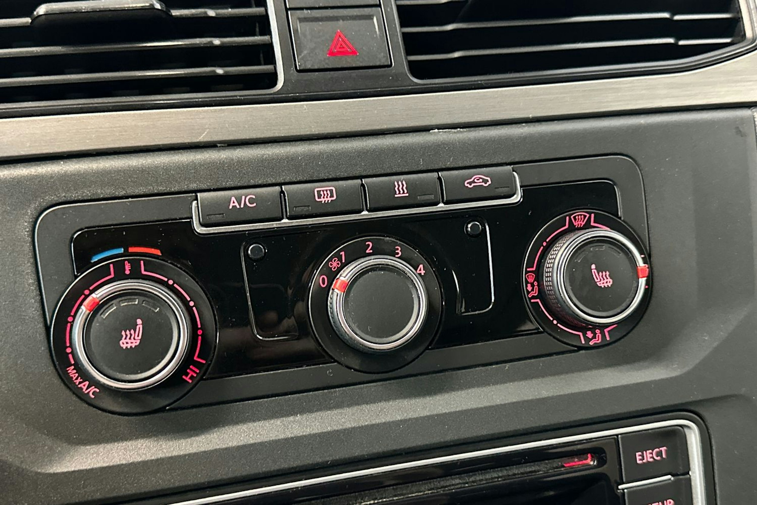 musta Volkswagen Caddy Maxi 2019 kuva 26.