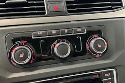 musta Volkswagen Caddy Maxi 2019 kuva 26.
