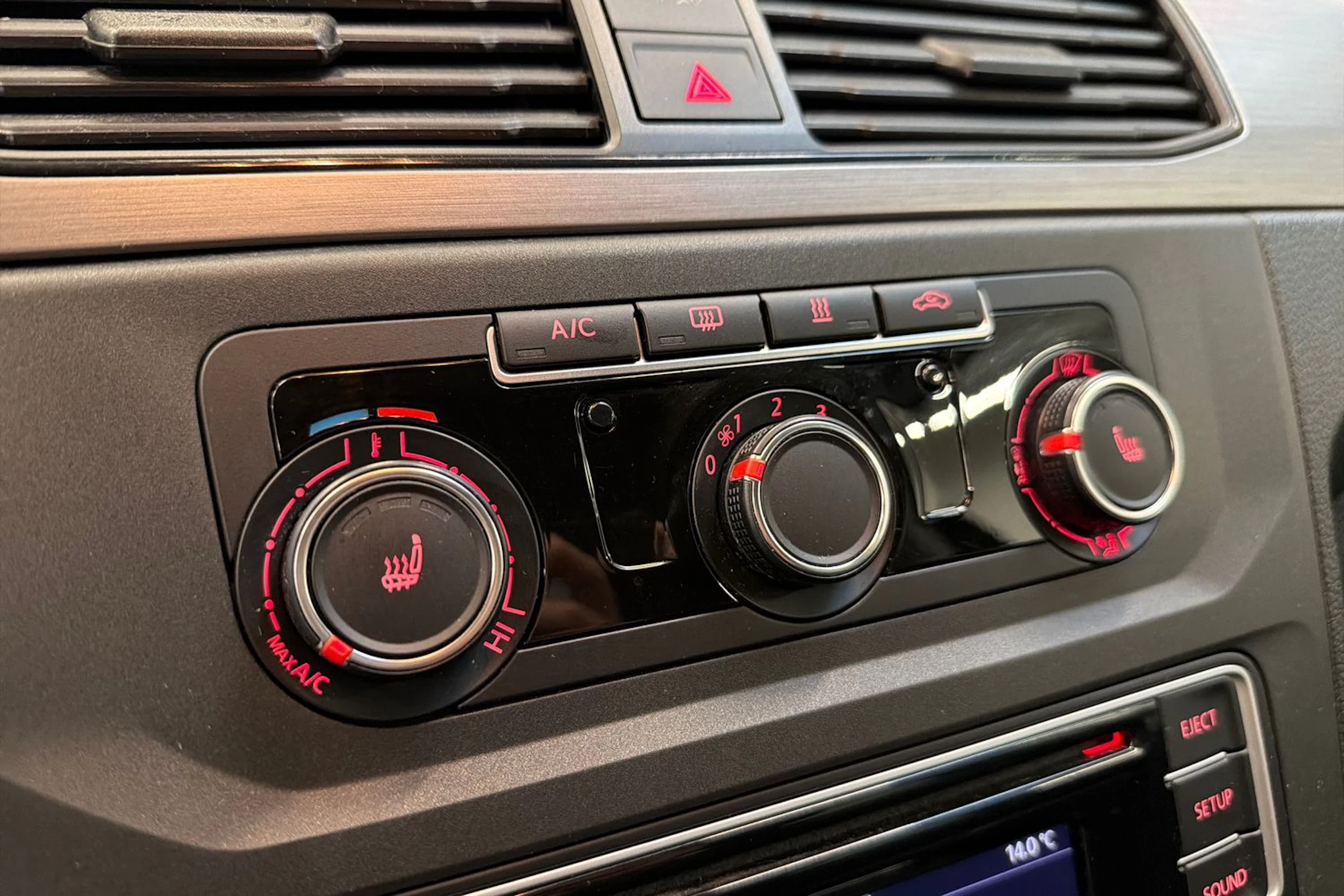 musta Volkswagen Caddy Maxi 2019 kuva 19.