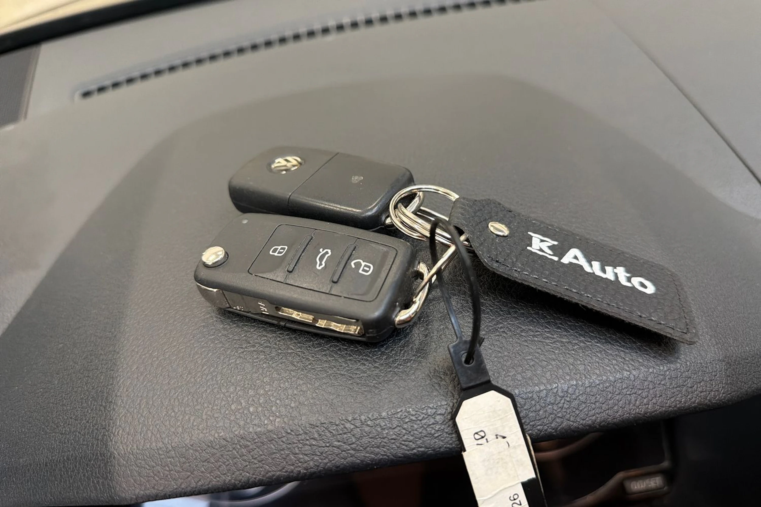 musta Volkswagen Caddy Maxi 2019 kuva 23.