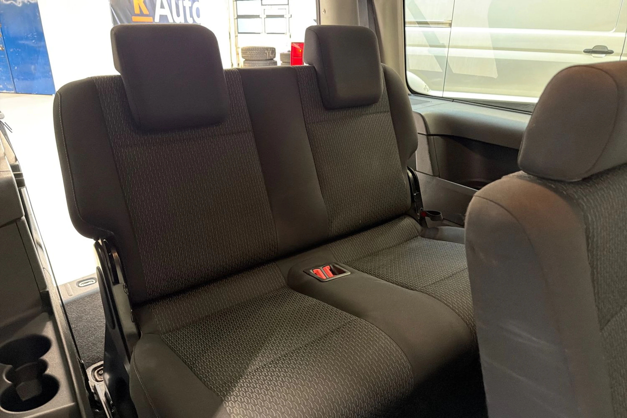 musta Volkswagen Caddy Maxi 2019 kuva 26.