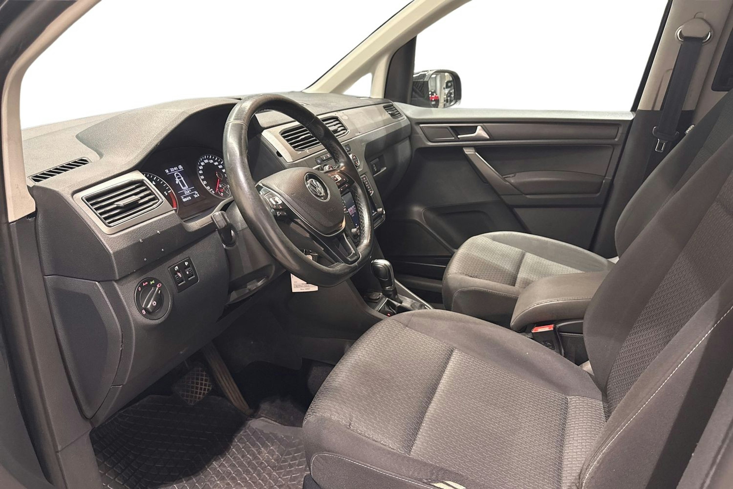 Musta Volkswagen Caddy Maxi 2019 kuva 7.