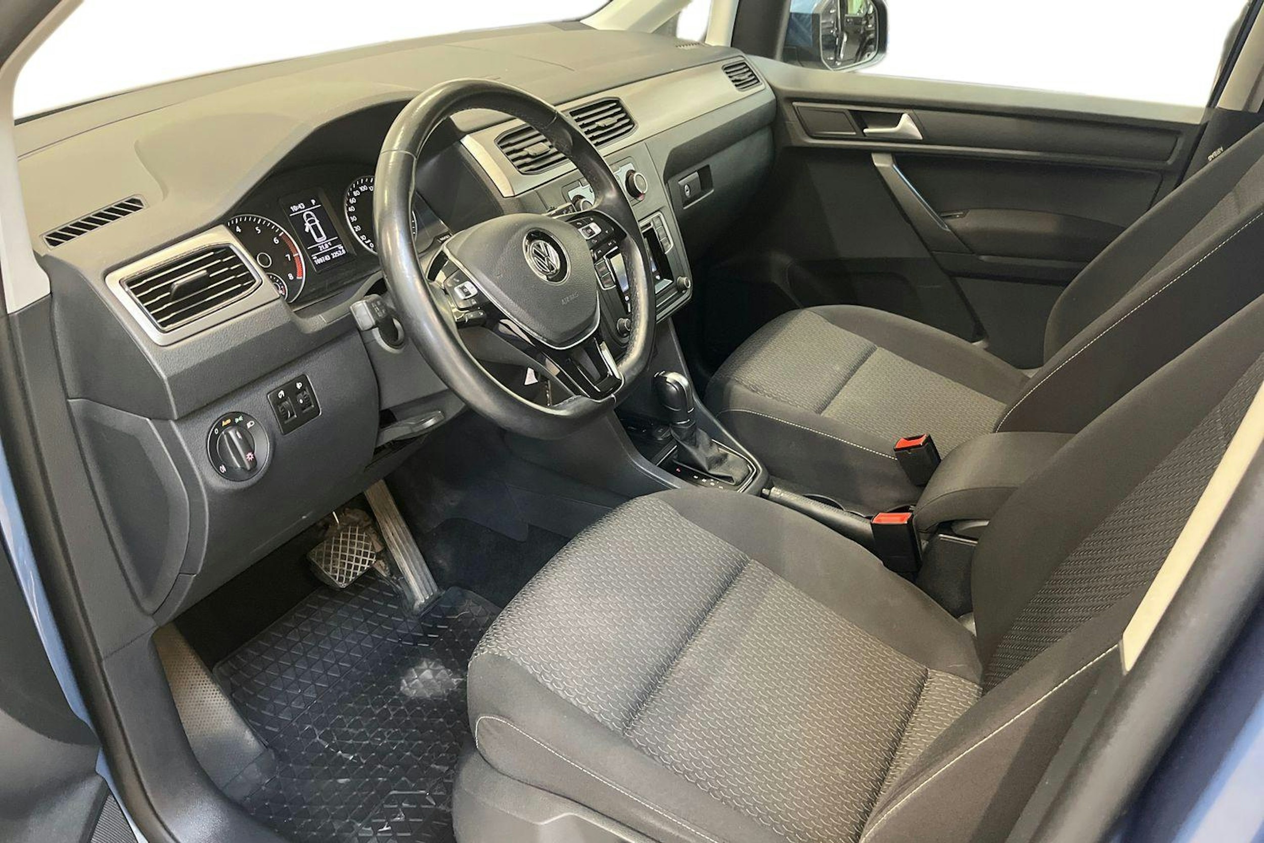 sininen Volkswagen Caddy Maxi 2019 kuva 7.