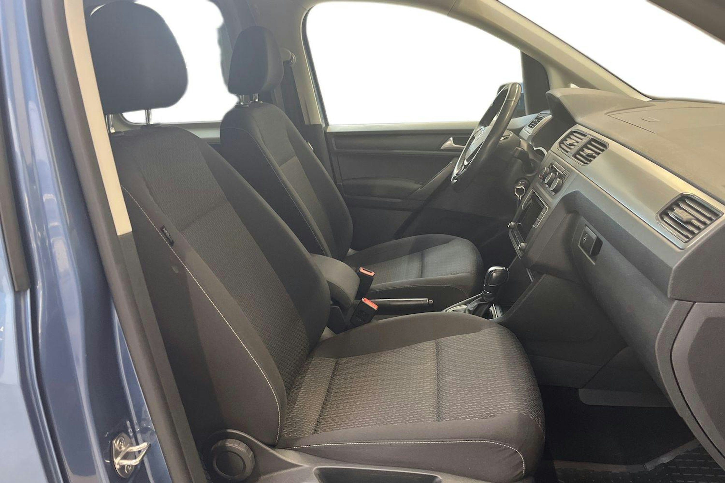 sininen Volkswagen Caddy Maxi 2019 kuva 10.
