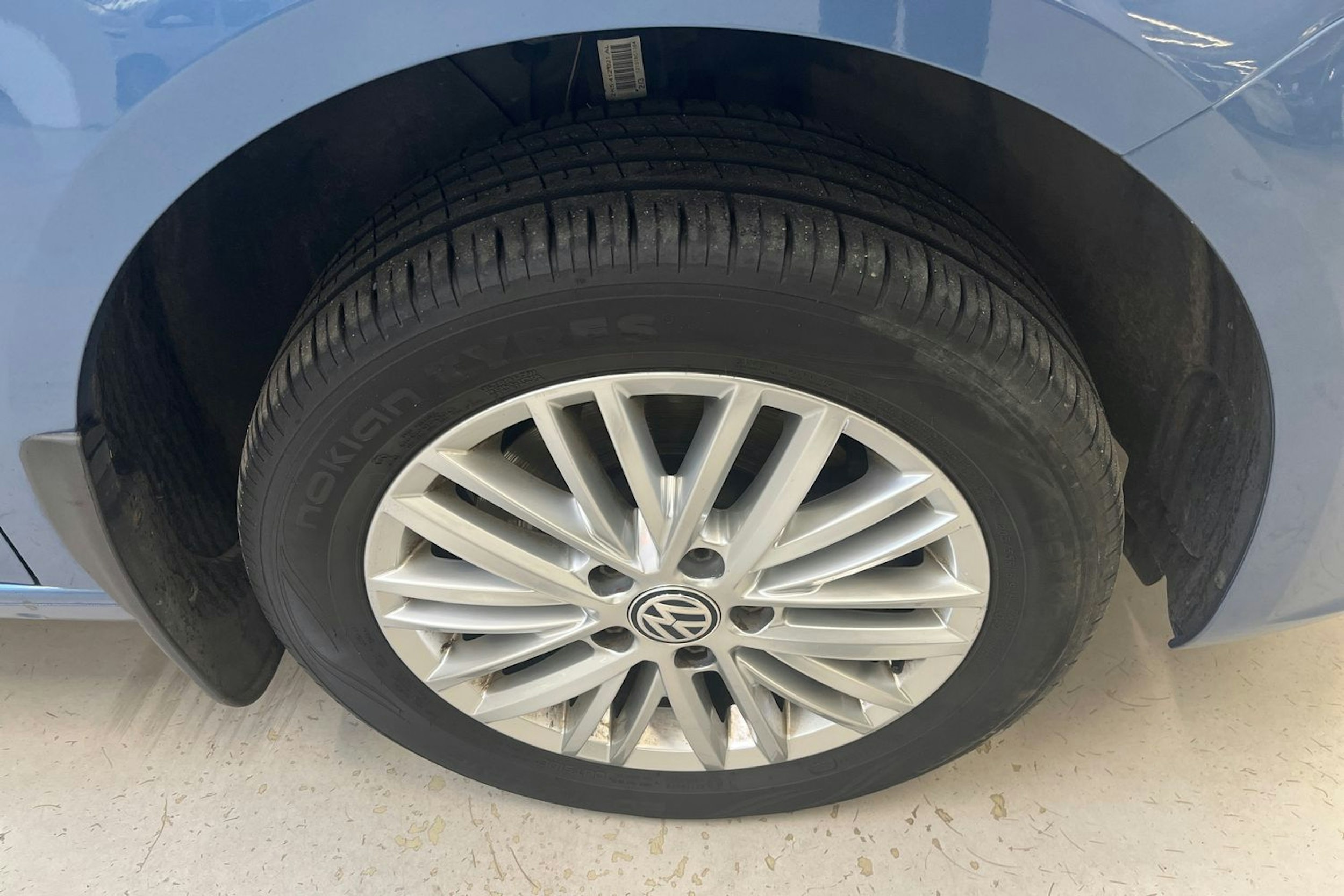 sininen Volkswagen Caddy Maxi 2019 kuva 11.
